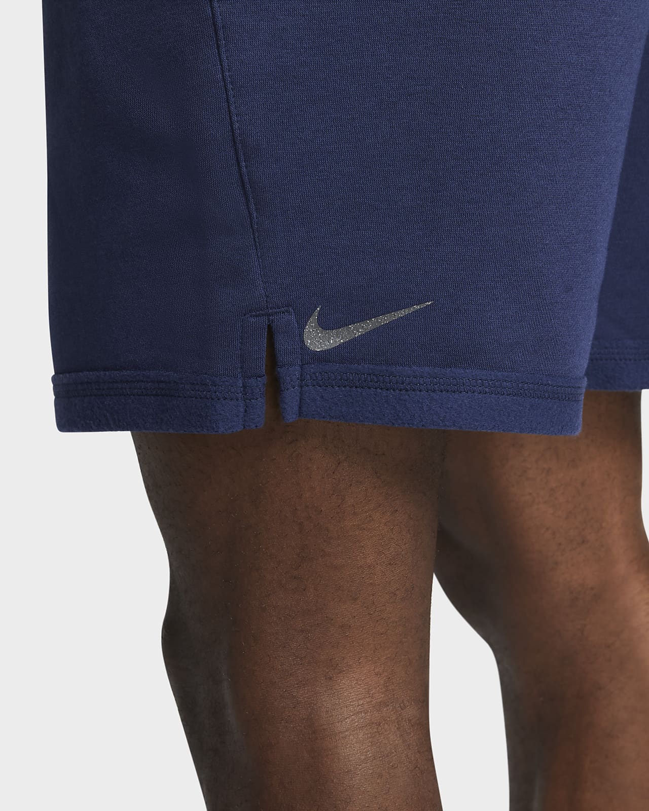 Short Nike Yoga ThermaFIT pour Homme. Nike BE