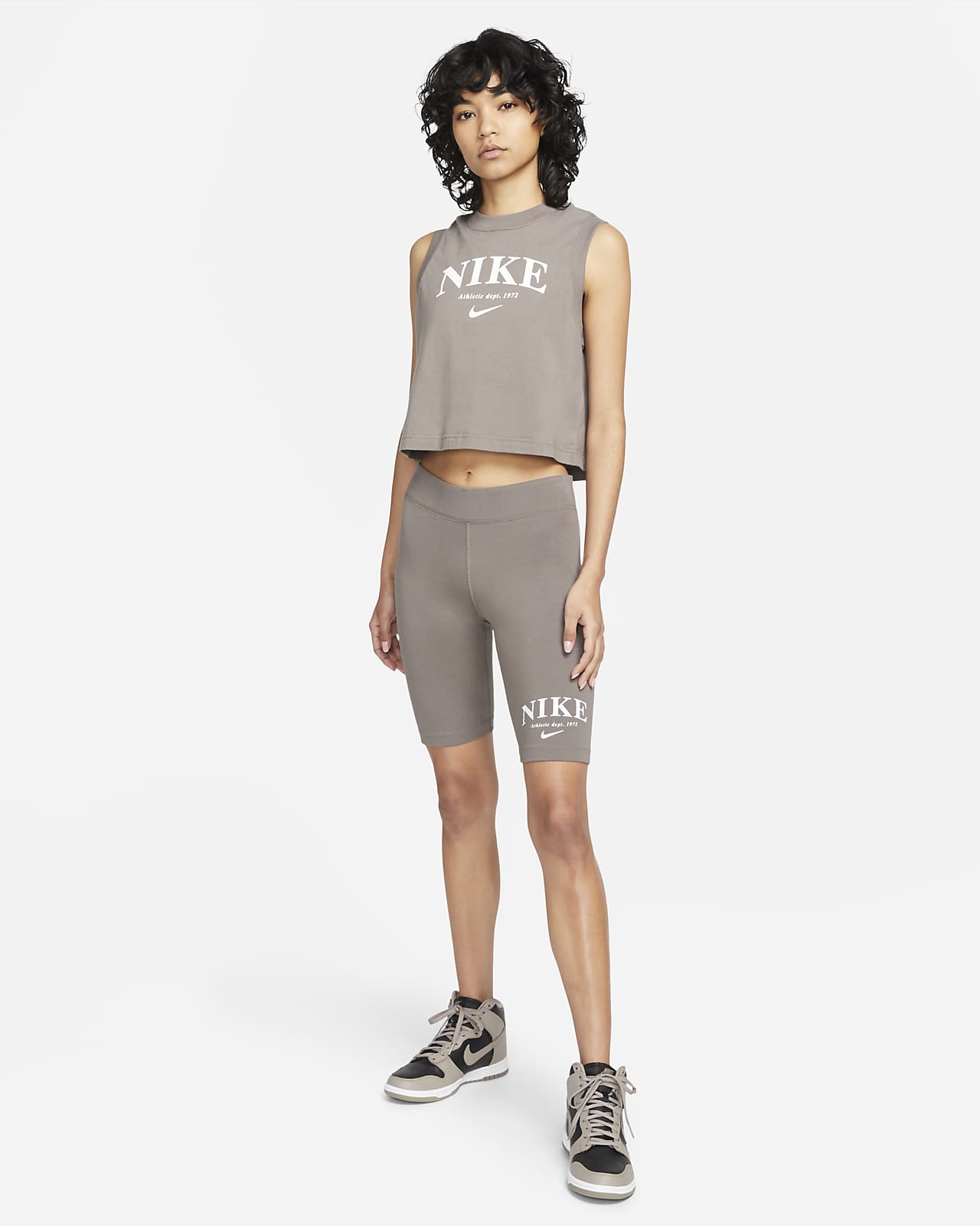 Shorts da ciclista a vita media Nike Sportswear – Donna. Nike IT