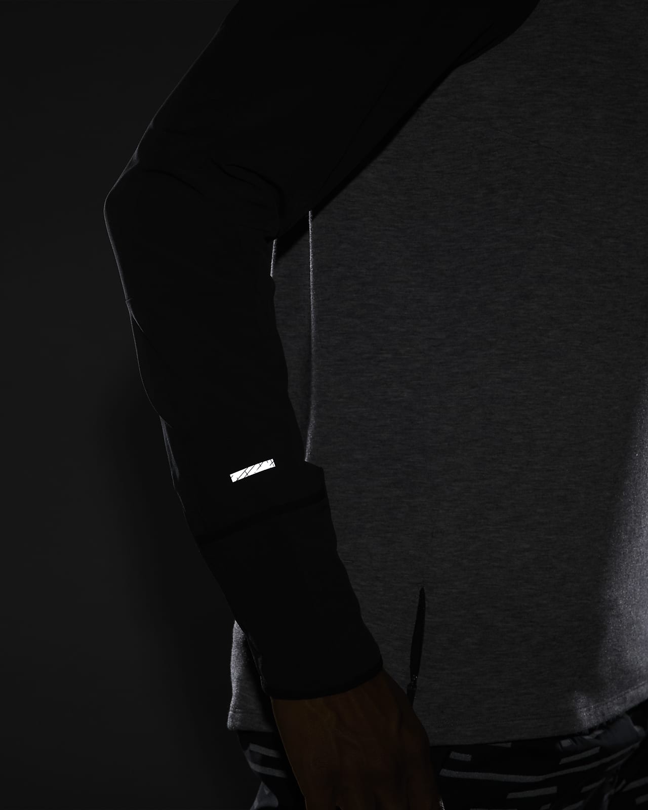 nike sphere run division top