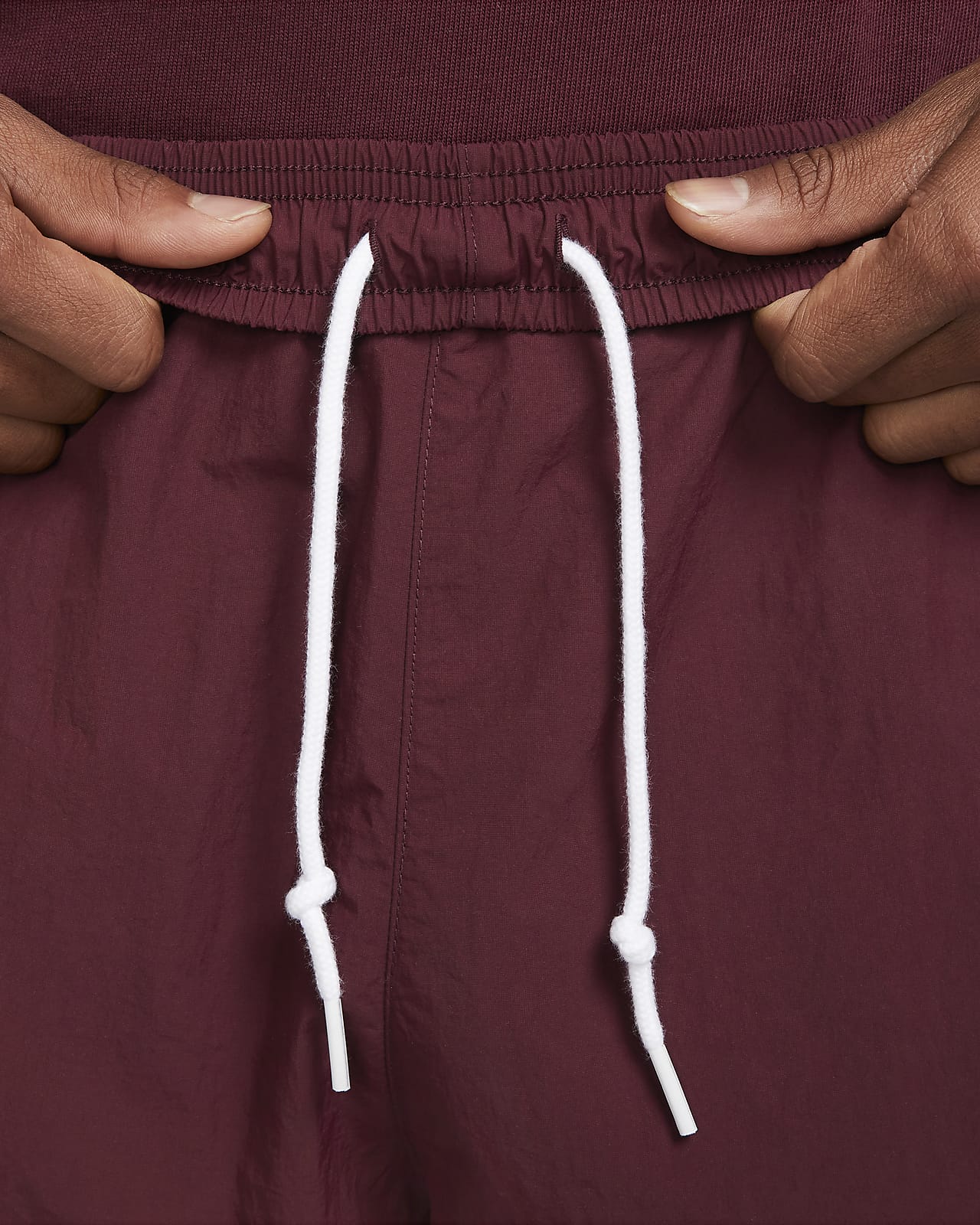 Nike woven cheap logo shorts burgundy