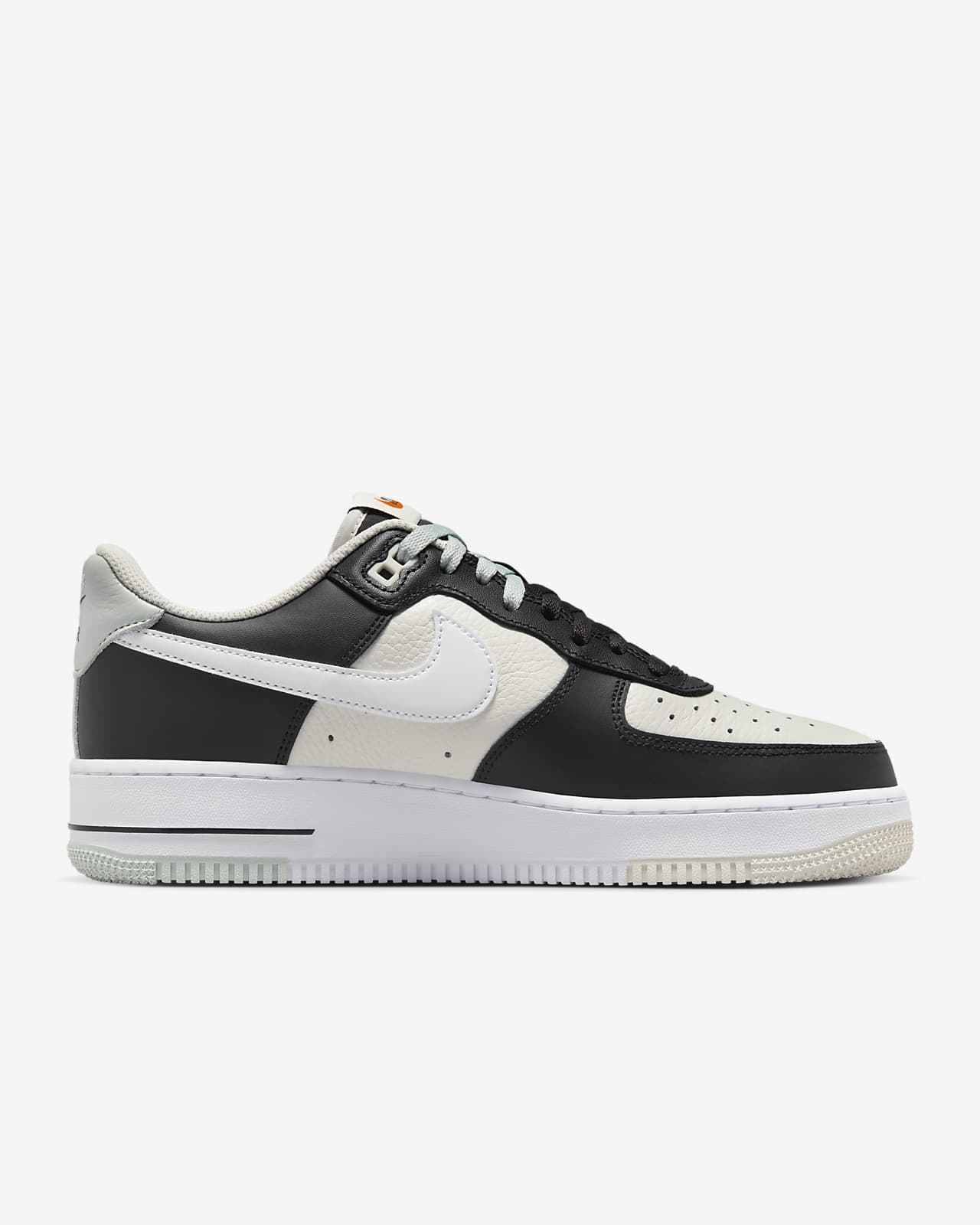 Nike Men's Air Force 1 '07 LV8 Shoes in Black, Size: 8 | FD2592-002