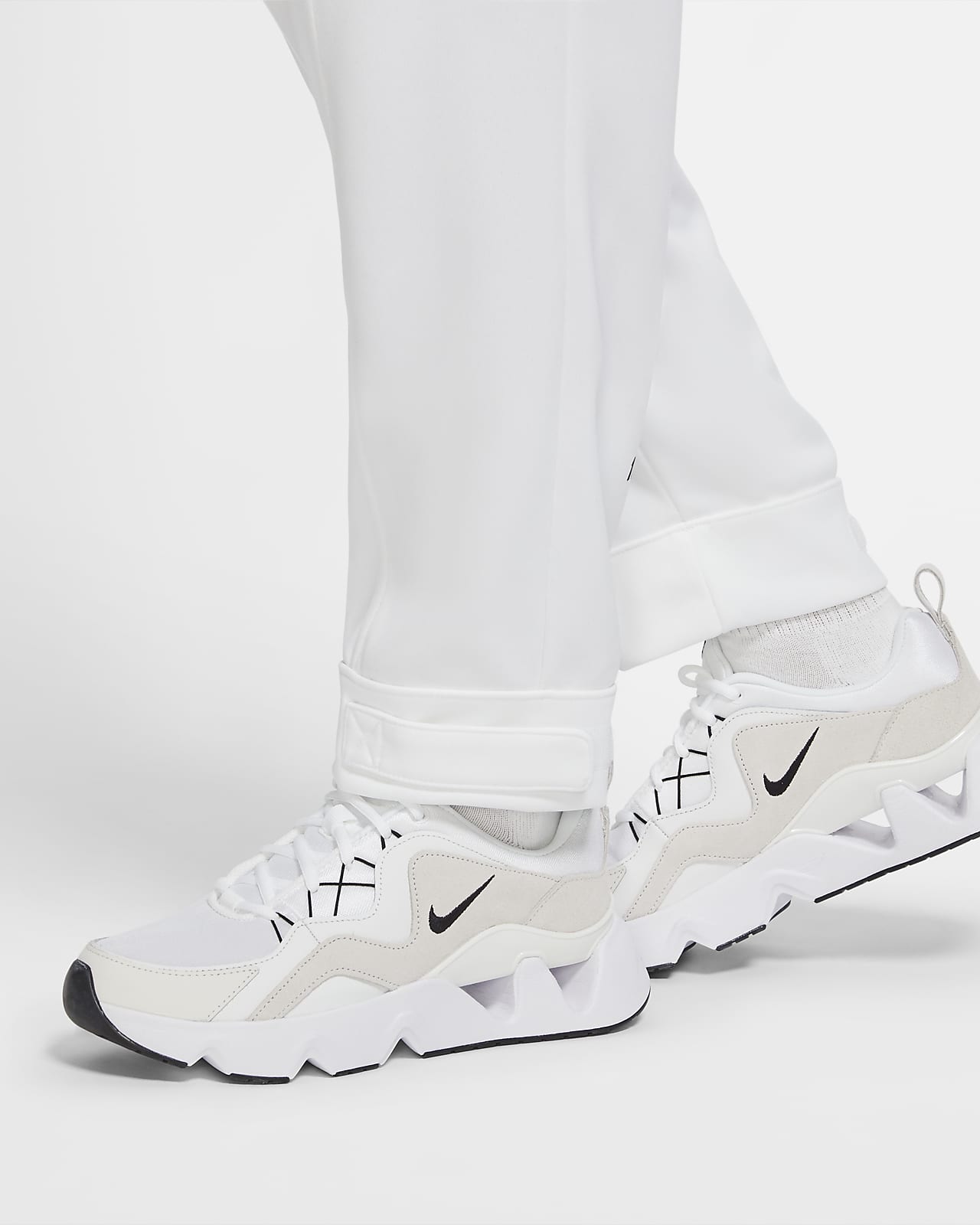 chaussure nike swoosh