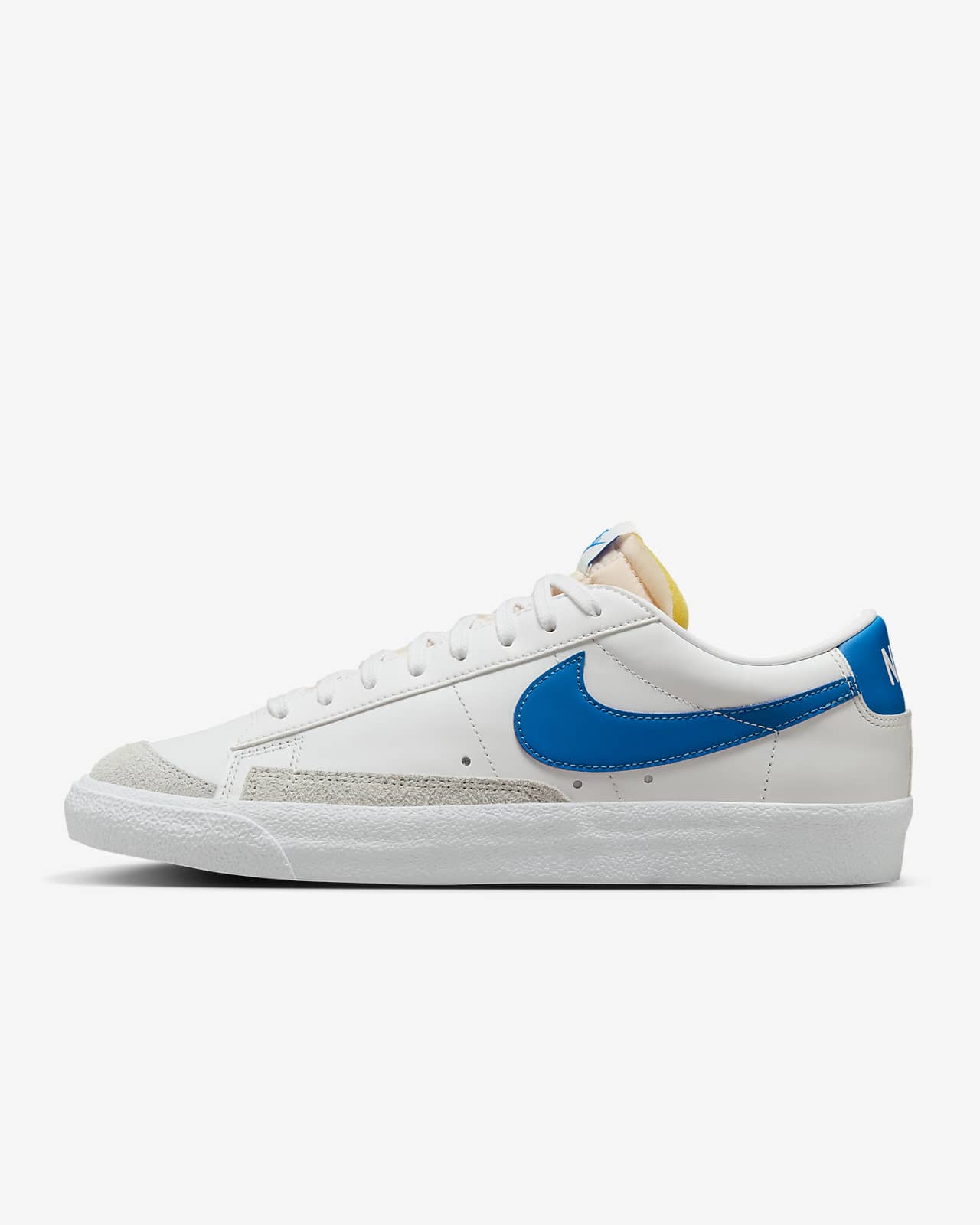 Zapatillas de deporte blancas y azules con logo doble efecto spray Blazer  Low '77 de Nike