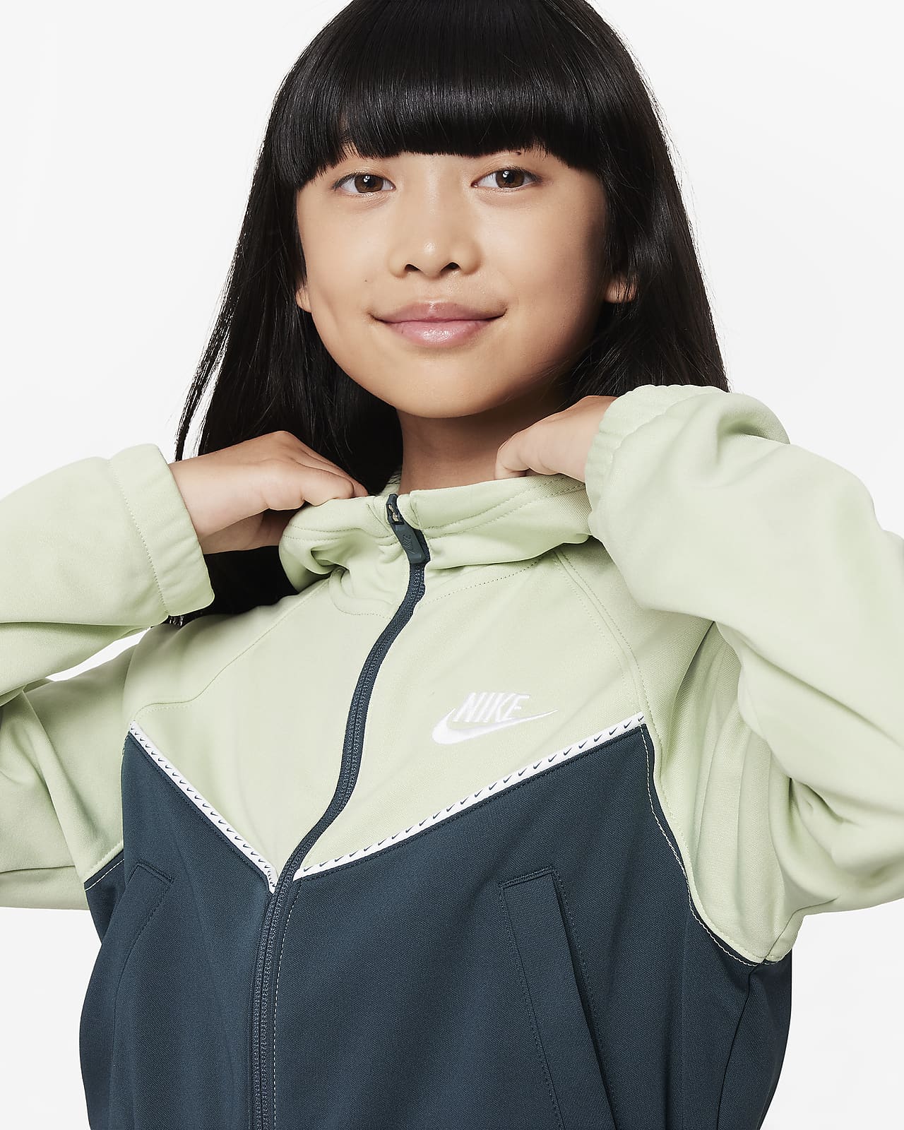 Nike tracksuit teenage on sale girl