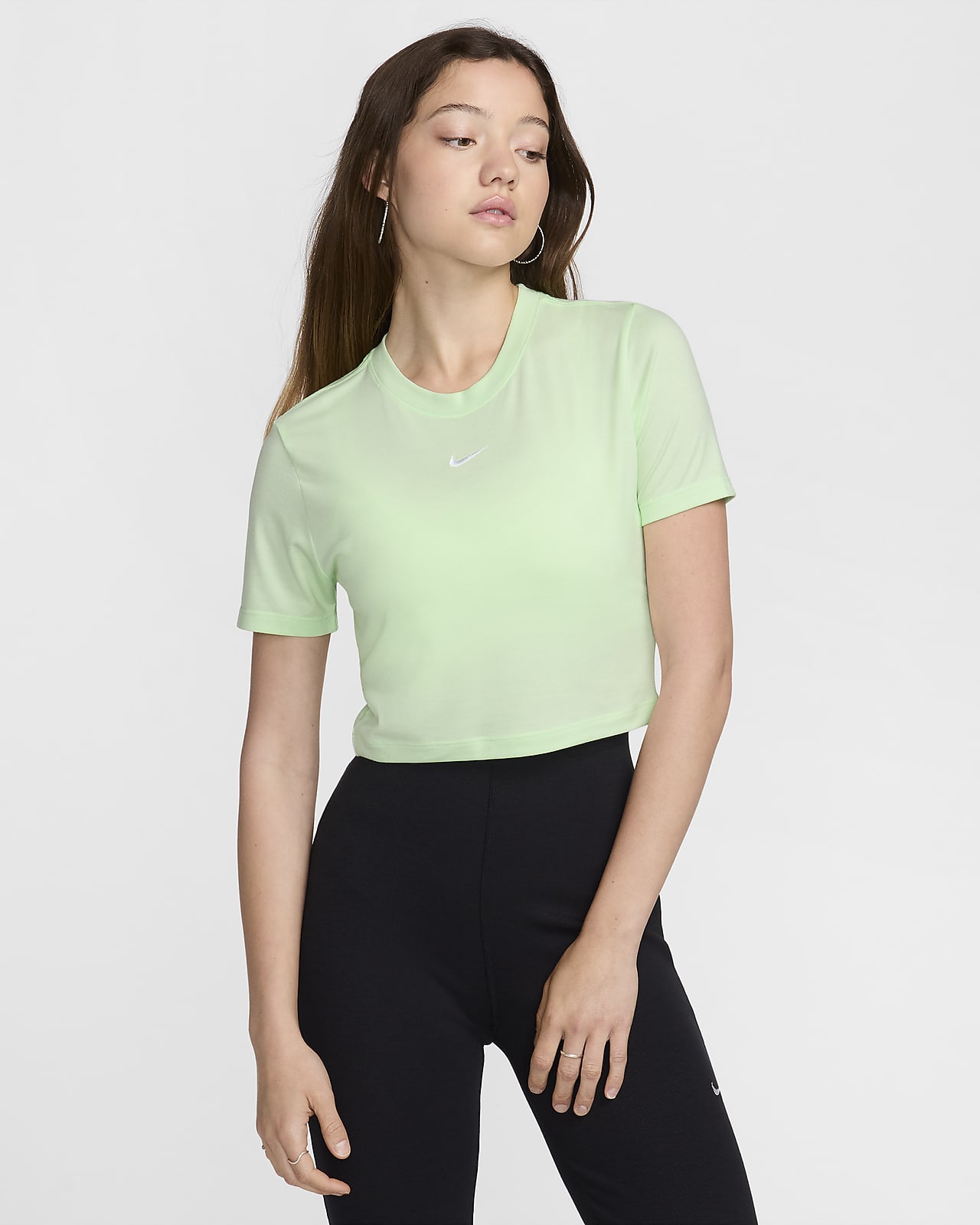 Nike Sportswear Essential aansluitend kort T-shirt voor dames