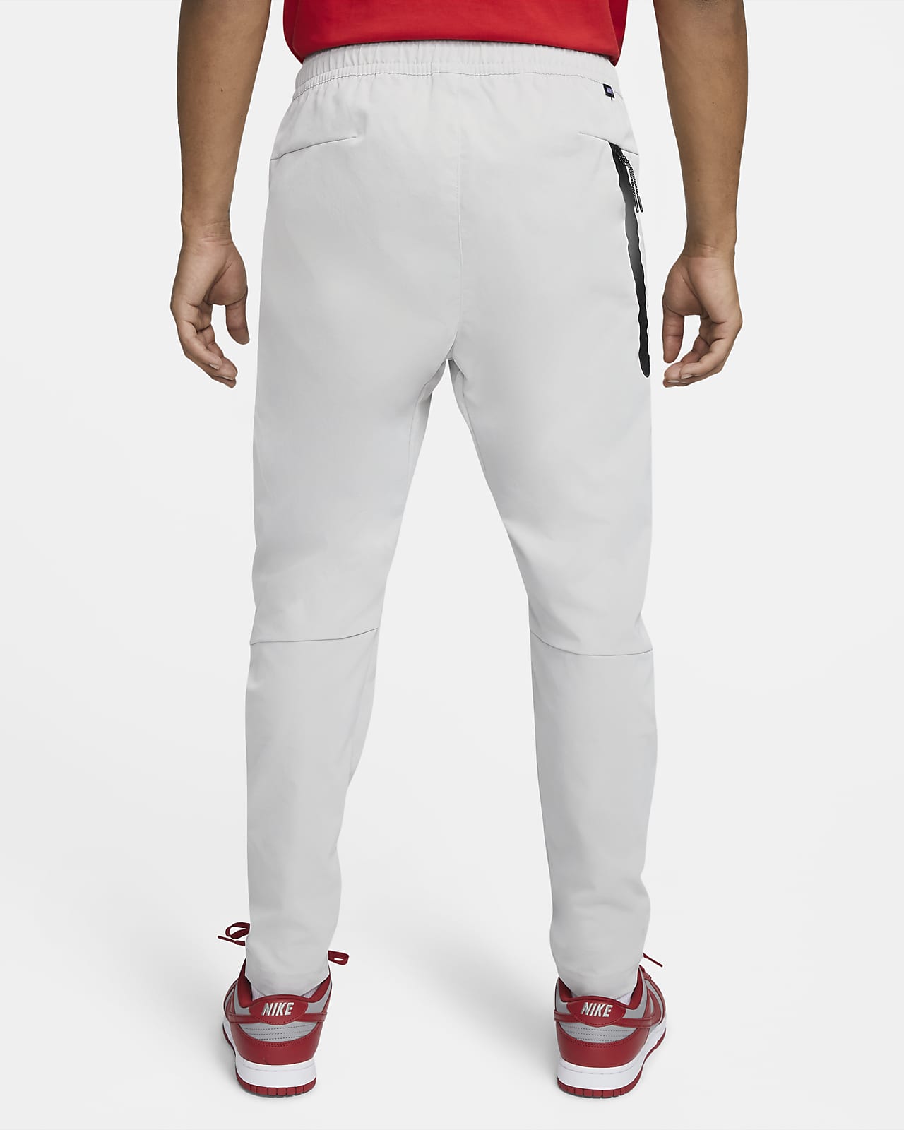 Nike Sportswear Tech Essentials Men's Unlined Commuter Trousers. Nike IE