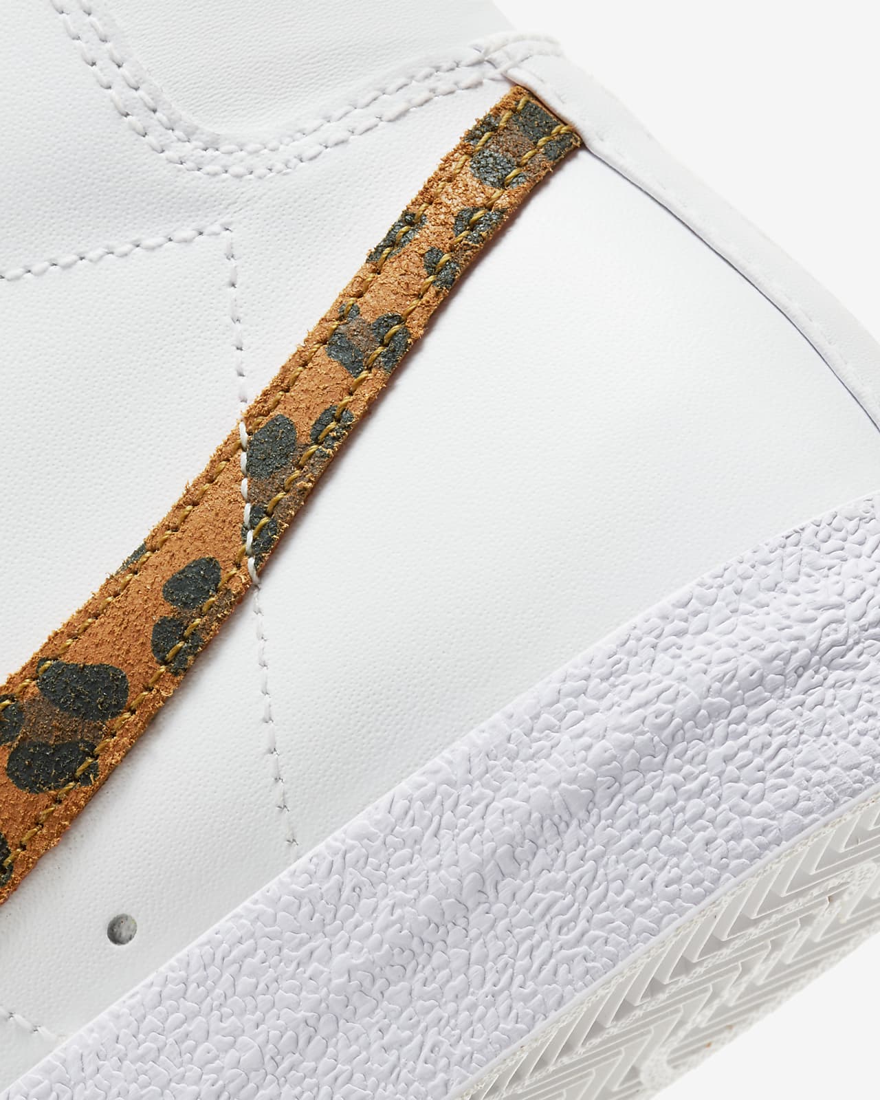 nike womens blazer mid print