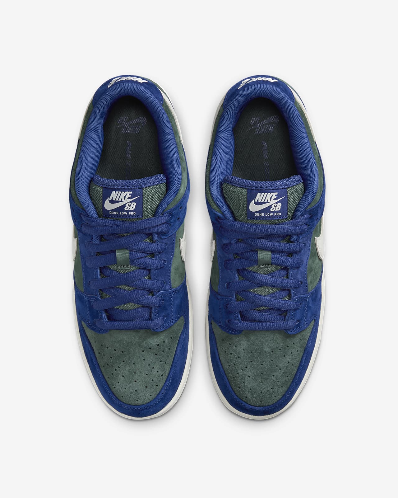 Nike SB Dunk Low Pro Skate Shoes. Nike IL