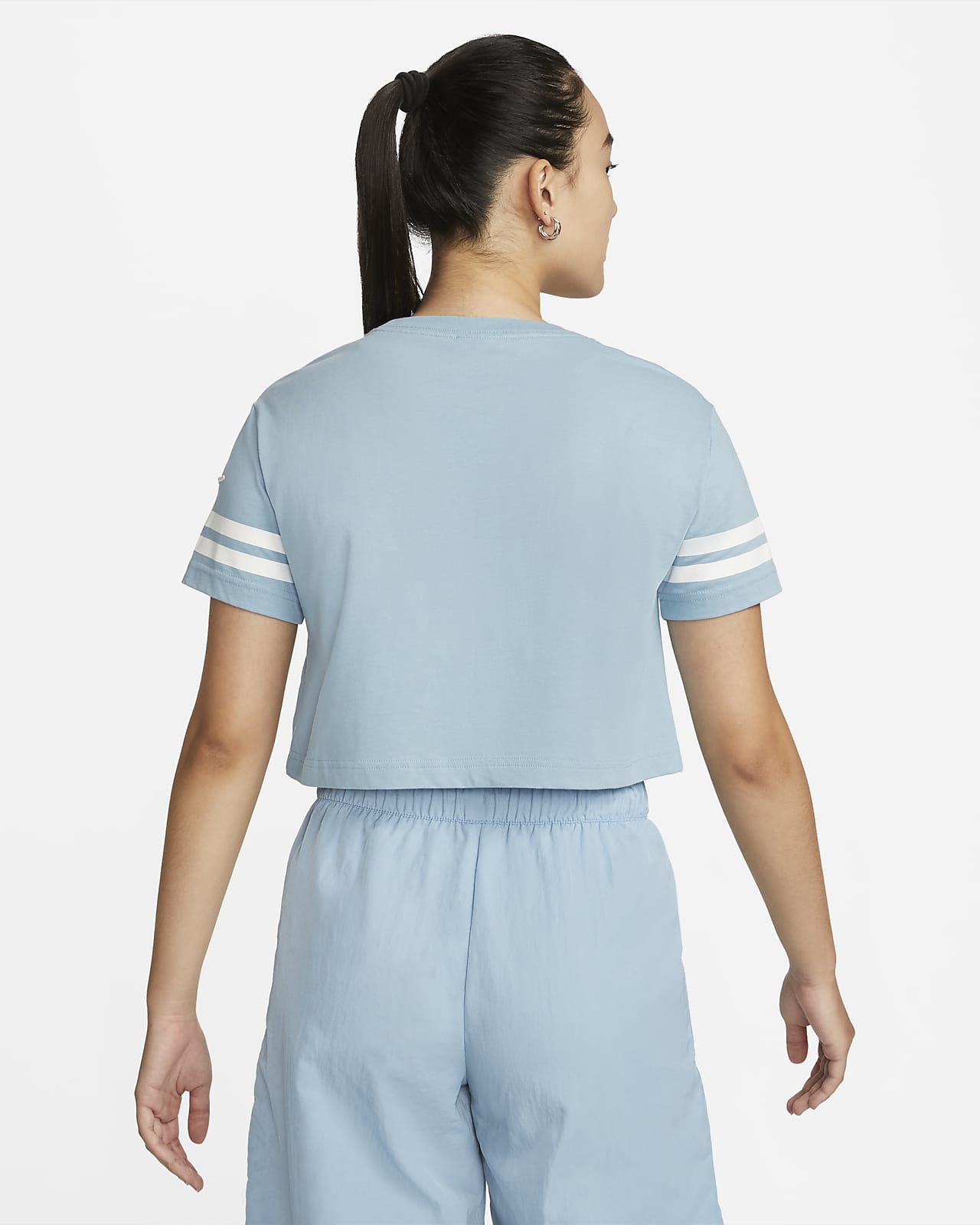 Nike Sportswear Women's Short-Sleeve Crop Top. Nike IN