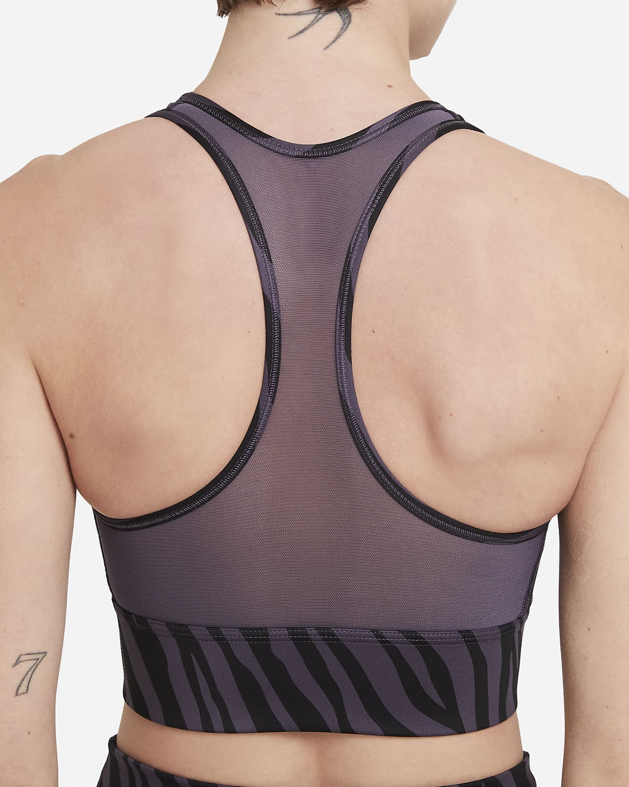 Sujetador deportivo de línea larga con almohadilla de una sola pieza de  sujeción media para mujer Nike Dri-FIT Swoosh Icon Clash. Nike.com