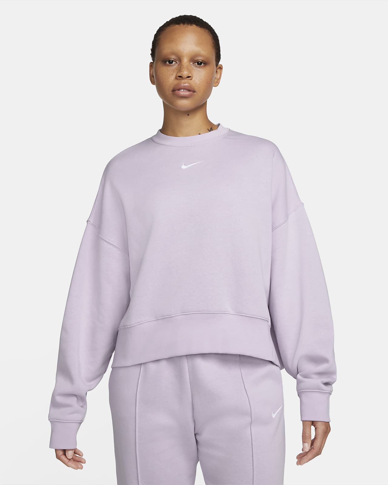 Nike Sportswear Collection Essentials Women's Oversized Fleece Crew  Sweatshirt. Nike IL