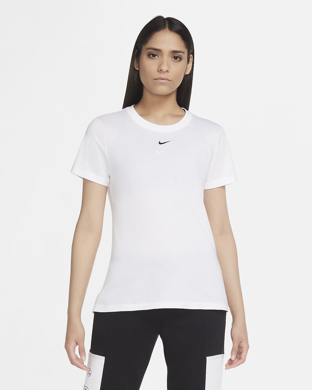 Arthur Verwacht het toezicht houden op Nike Sportswear T-shirt voor dames. Nike NL