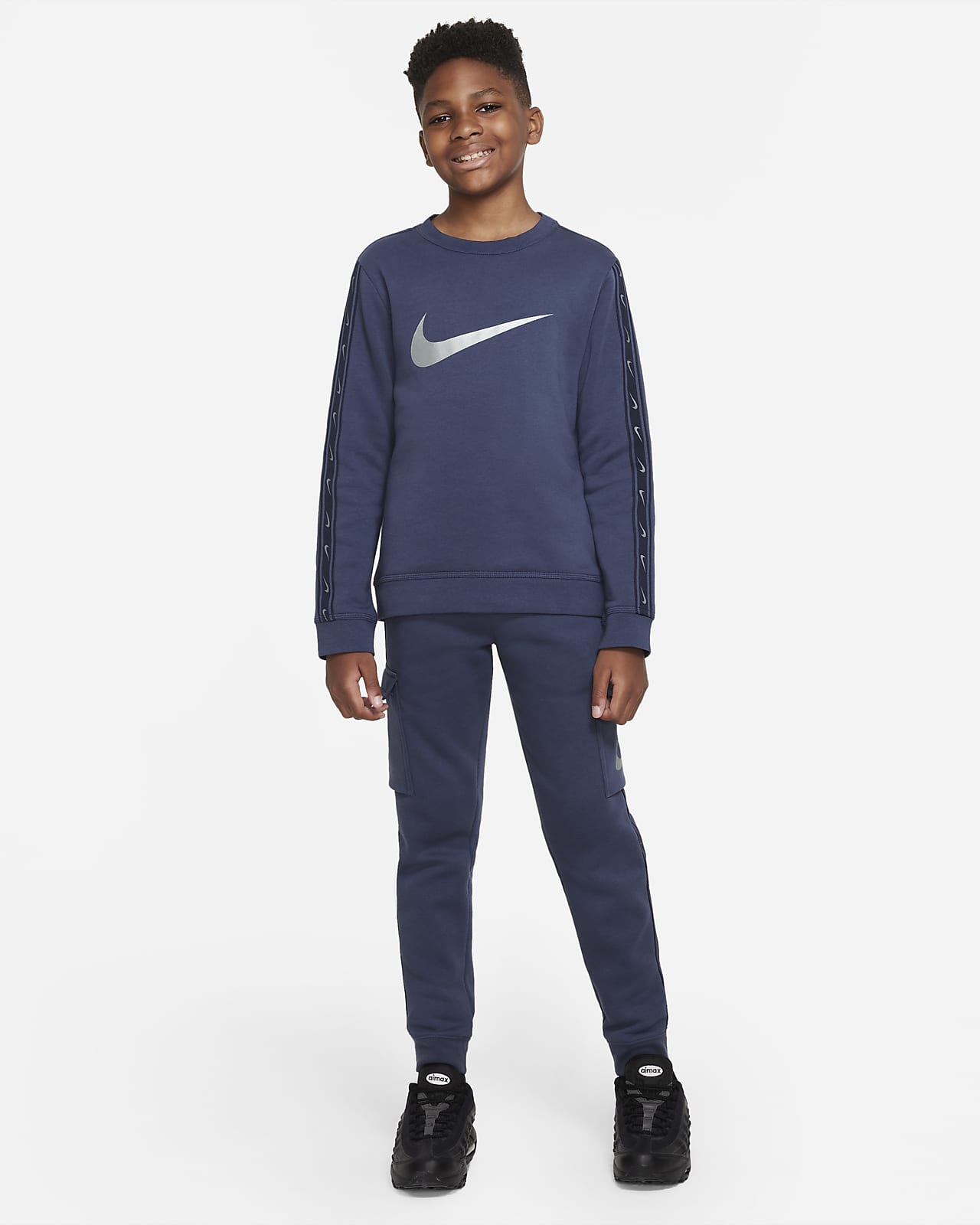 Nike Sportswear Repeat Older Kids' (Boys') Fleece Crew-Neck Sweatshirt ...