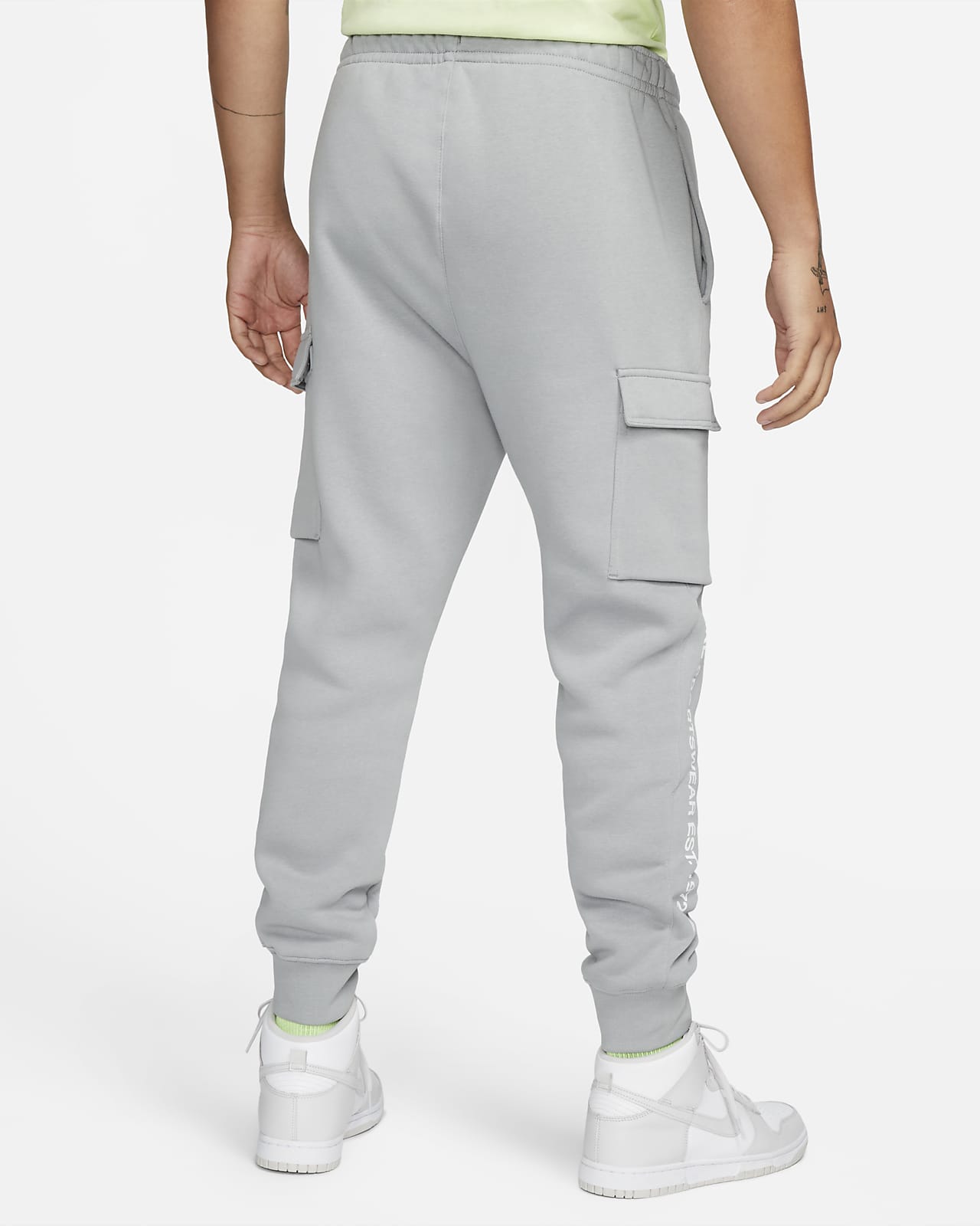Nike Sportswear Standard Issue Men's Cargo Trousers. Nike AE