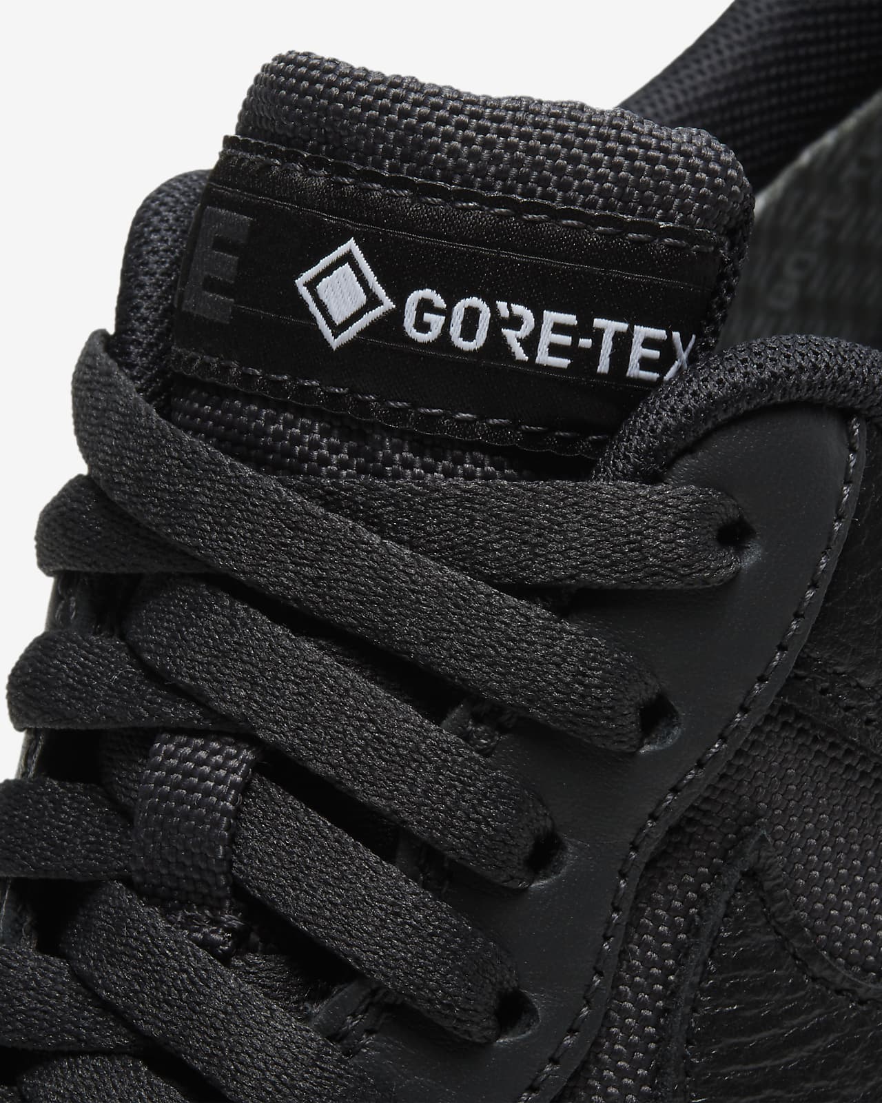 black nike gore tex shoe