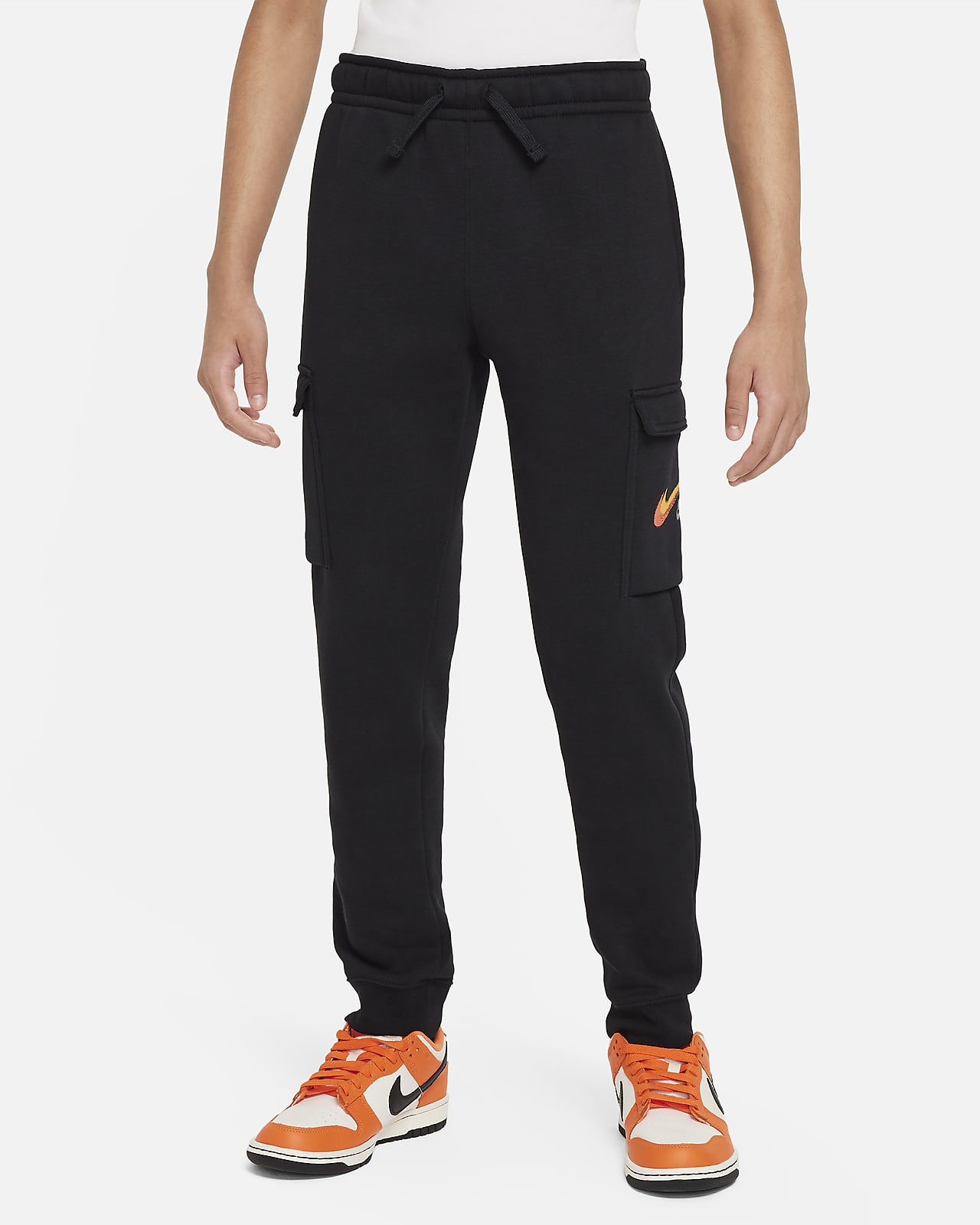 Flísové cargo kalhoty Nike Sportswear s grafickým motivem pro větší děti (chlapce)