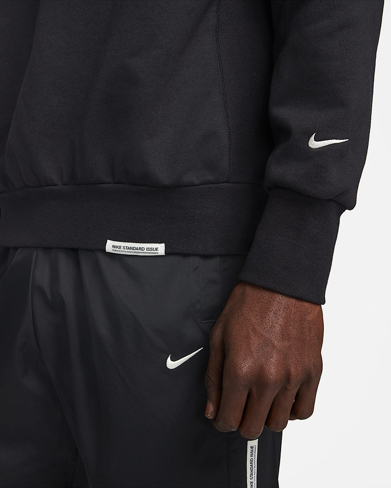 nike men's standard issue basketball crew sweatshirt