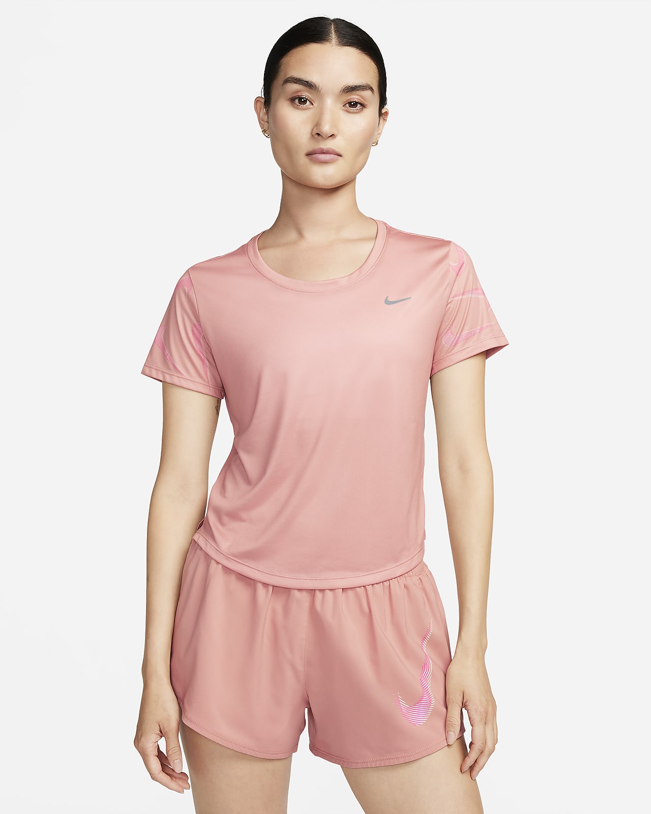 เสื้อวิ่งแขนสั้นผู้หญิงพิมพ์ลาย Nike Dri-FIT Swoosh