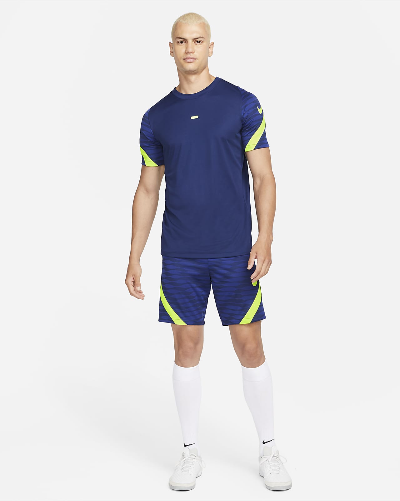 Nike Dri-FIT Strike rövid ujjú férfi futballfelső. Nike HU