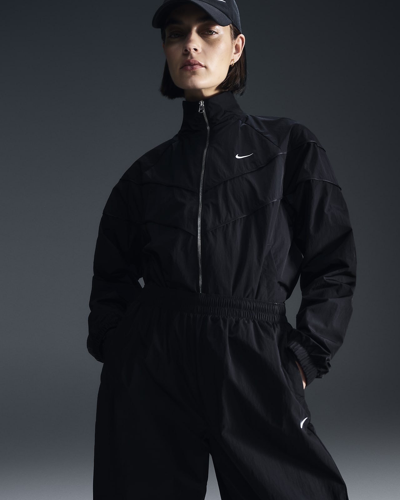 Chamarra de tejido Woven holgada de cierre completo con protección UV para mujer Nike Windrunner