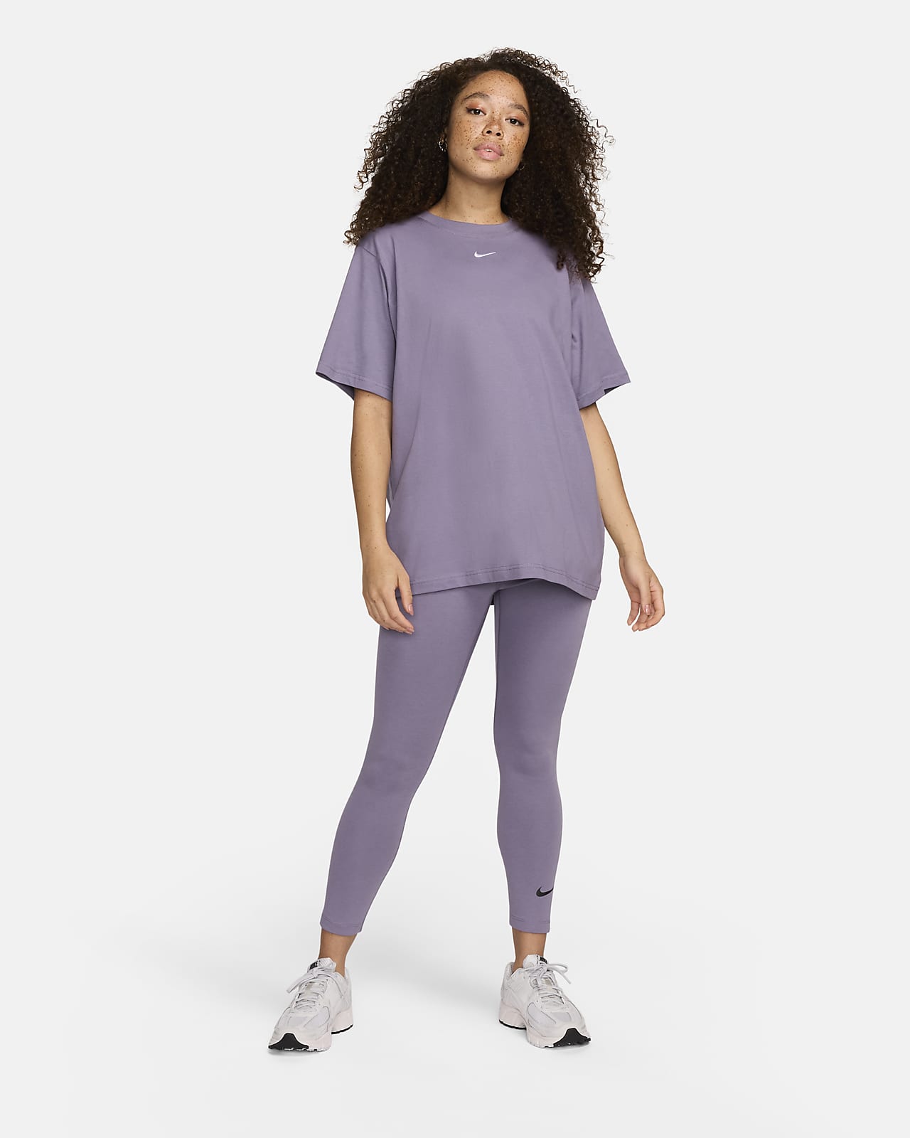 T-shirt Nike Sportswear Essential para mulher. Nike PT