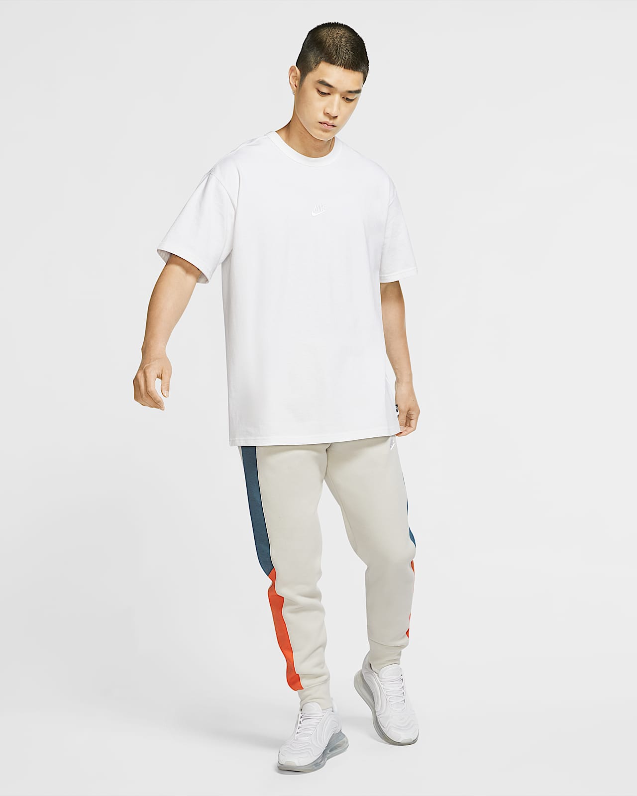 Nike Sportswear Premium Essential Men's T-Shirt. Nike SI