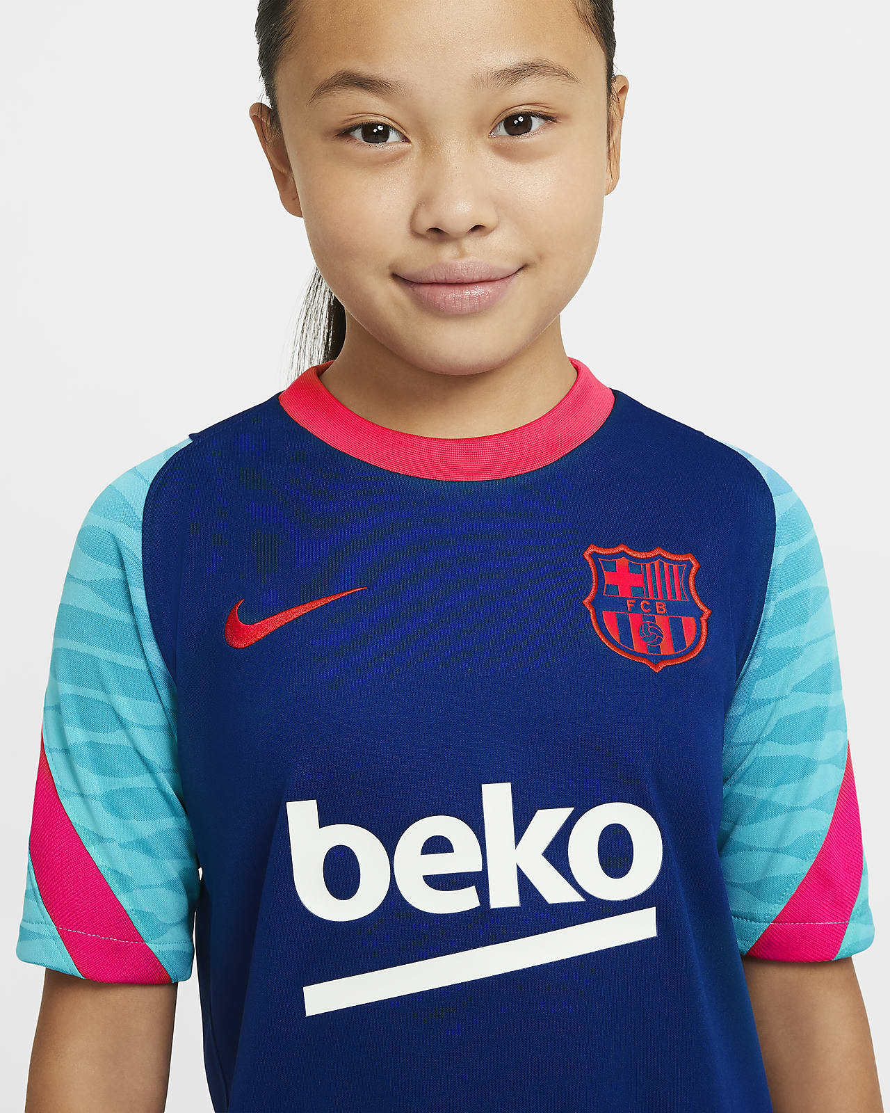 FC Barcelona Strike Older Kids' Short-Sleeve Football Top. Nike SA
