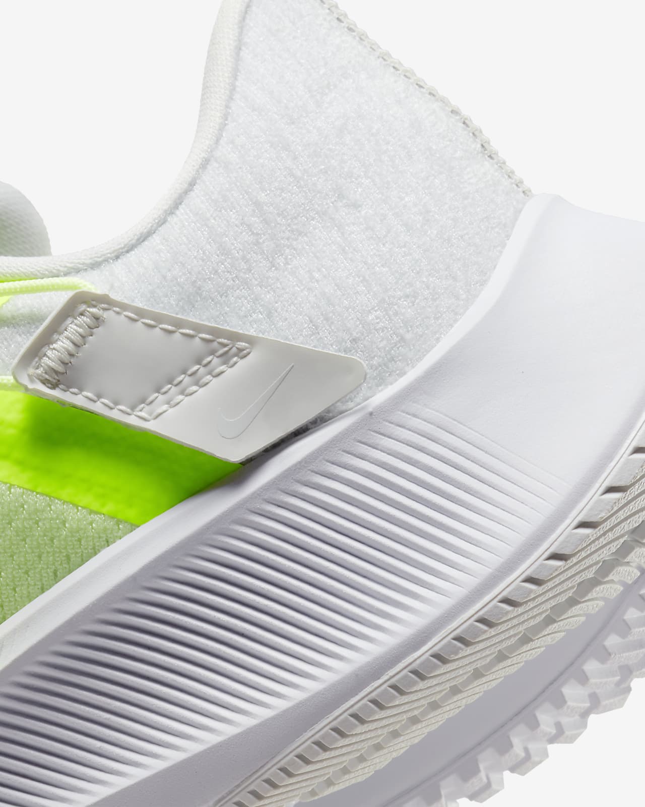 Nike Air Zoom Pegasus 38 FlyEase Eenvoudig aan en uit te trekken  hardloopschoen voor heren (extra breed). Nike NL