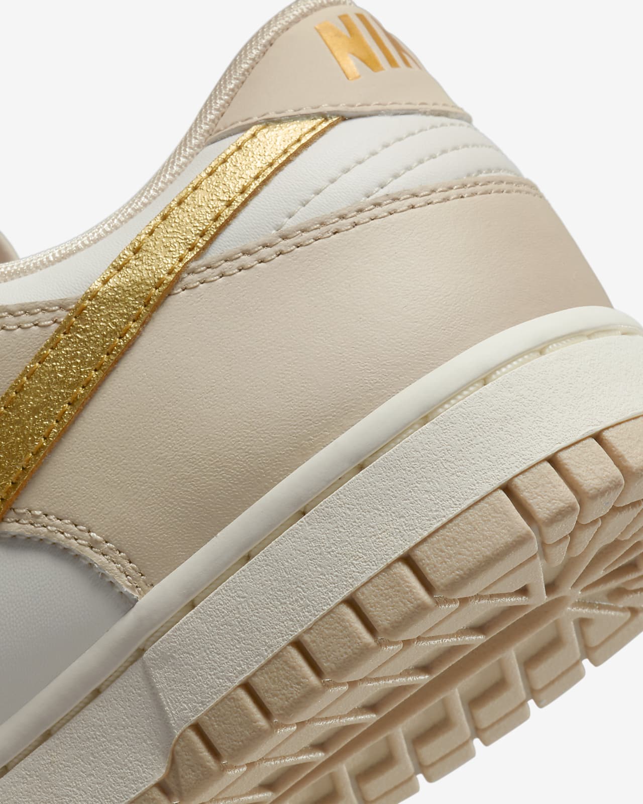 Nike dunk phantom metallic gold