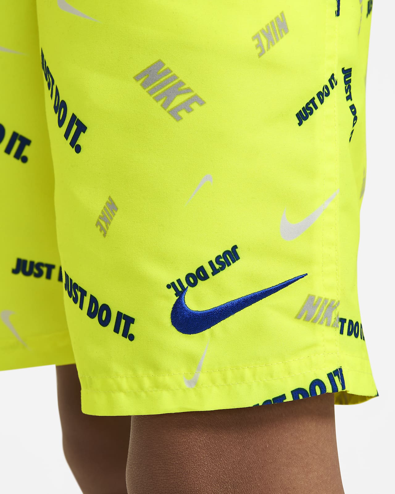 Shorts de baño de 20 cm para niño talla grande Nike Logofetti. Nike.com