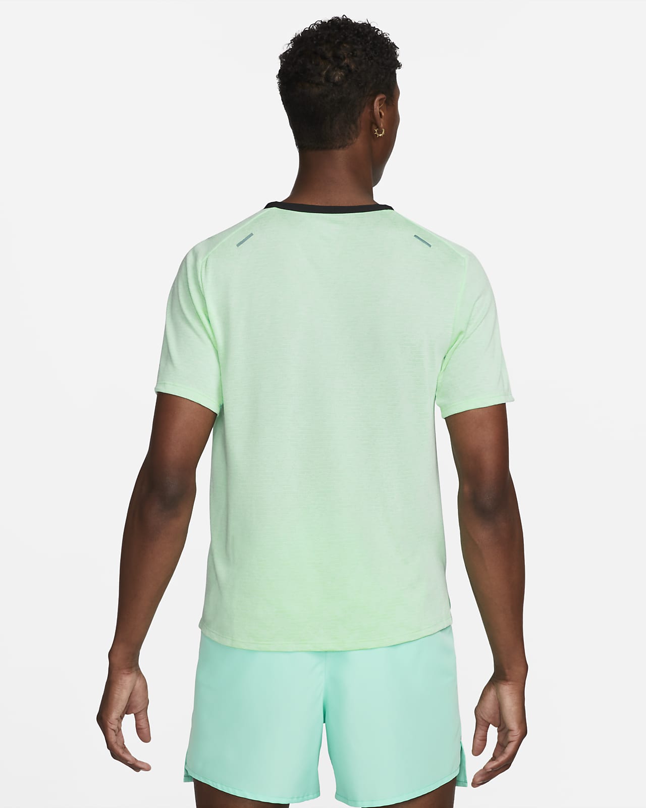 Nike DriFIT Run Division Pinnacle Men's ShortSleeve Running Top. Nike AT