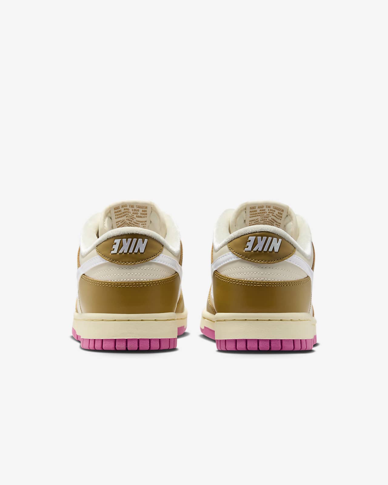 Chaussure Nike Dunk Low pour femme. Nike BE