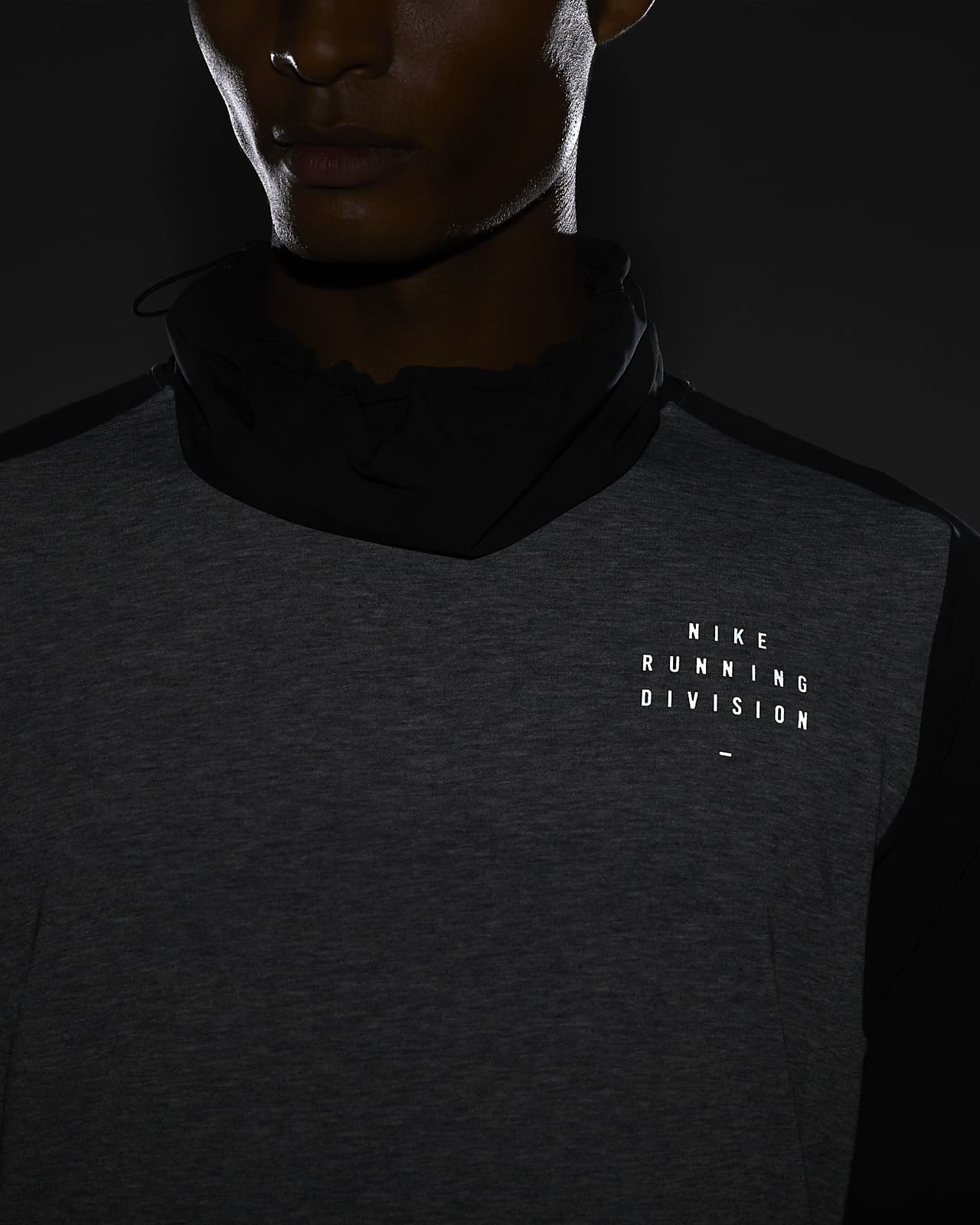 nike sphere run division top
