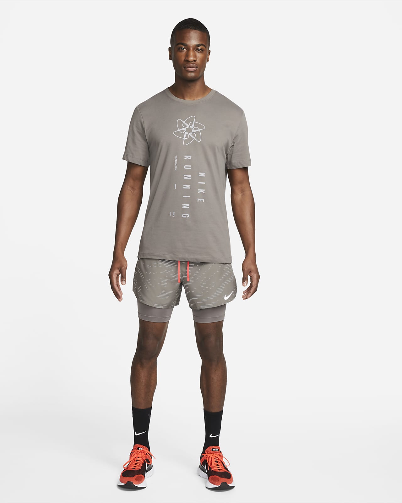 Nike Dri-FIT Run Division Running T-Shirt. Nike CZ