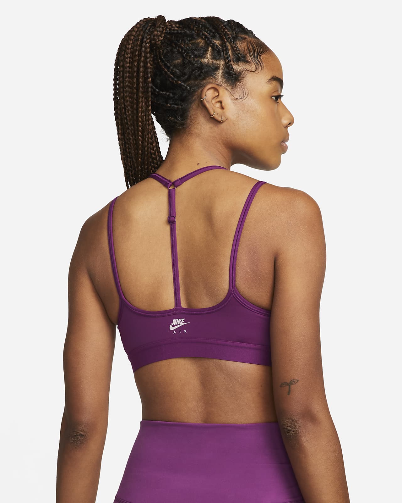 Nike Air Dri-FIT Indy Sujetador deportivo de sujeción ligera con  almohadilla y tirantes - Mujer. Nike ES