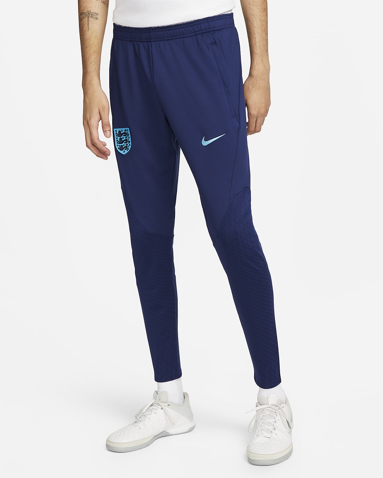Pants de fútbol de tejido Knit Nike Dri-FIT Inglaterra Strike para hombre. Nike.com