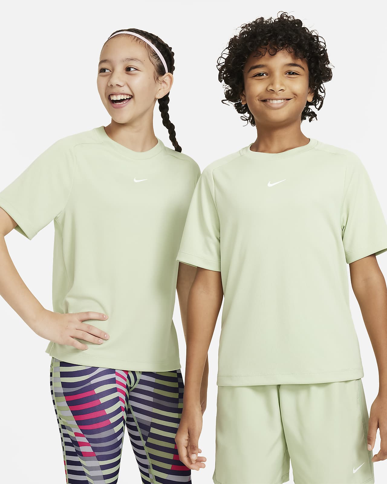 Playera de entrenamiento con gráfico Dri-FIT Nike Multi para niño talla grande
