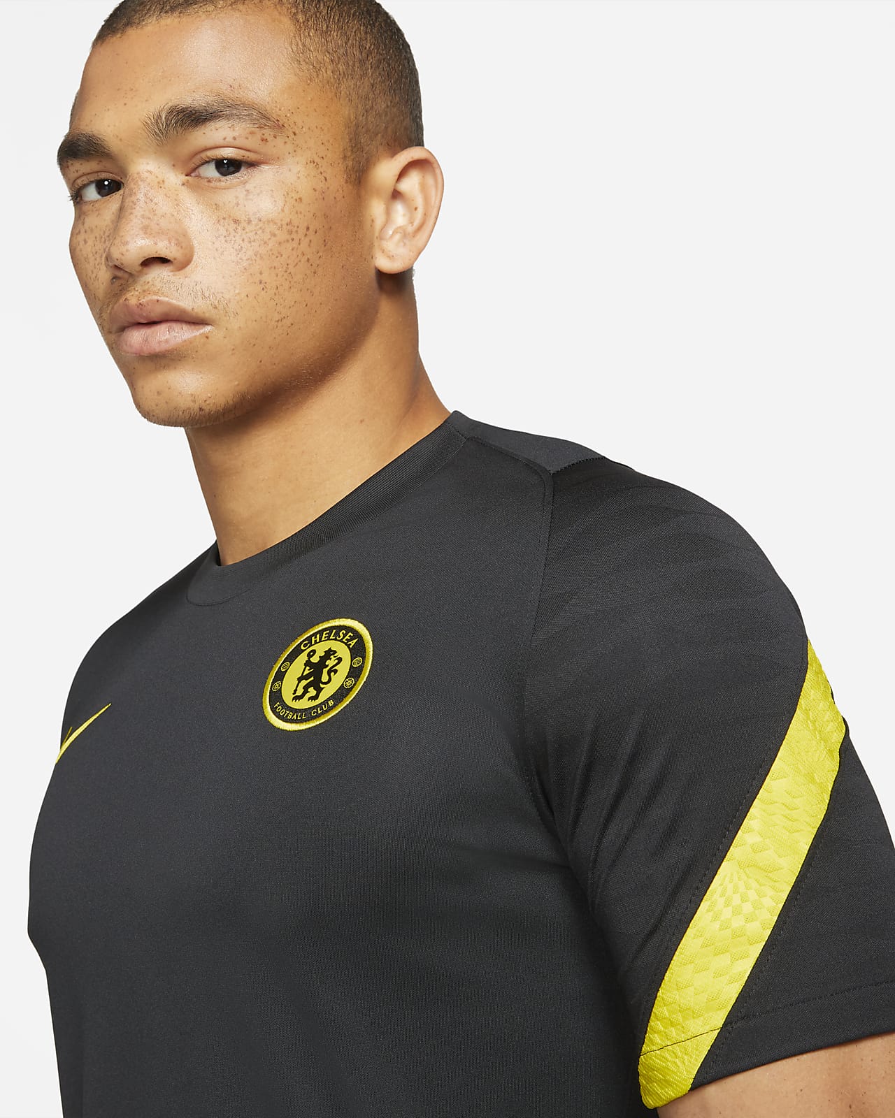Chelsea F.C. Strike Men's Nike Dri-FIT Short-Sleeve Football Top. Nike CA