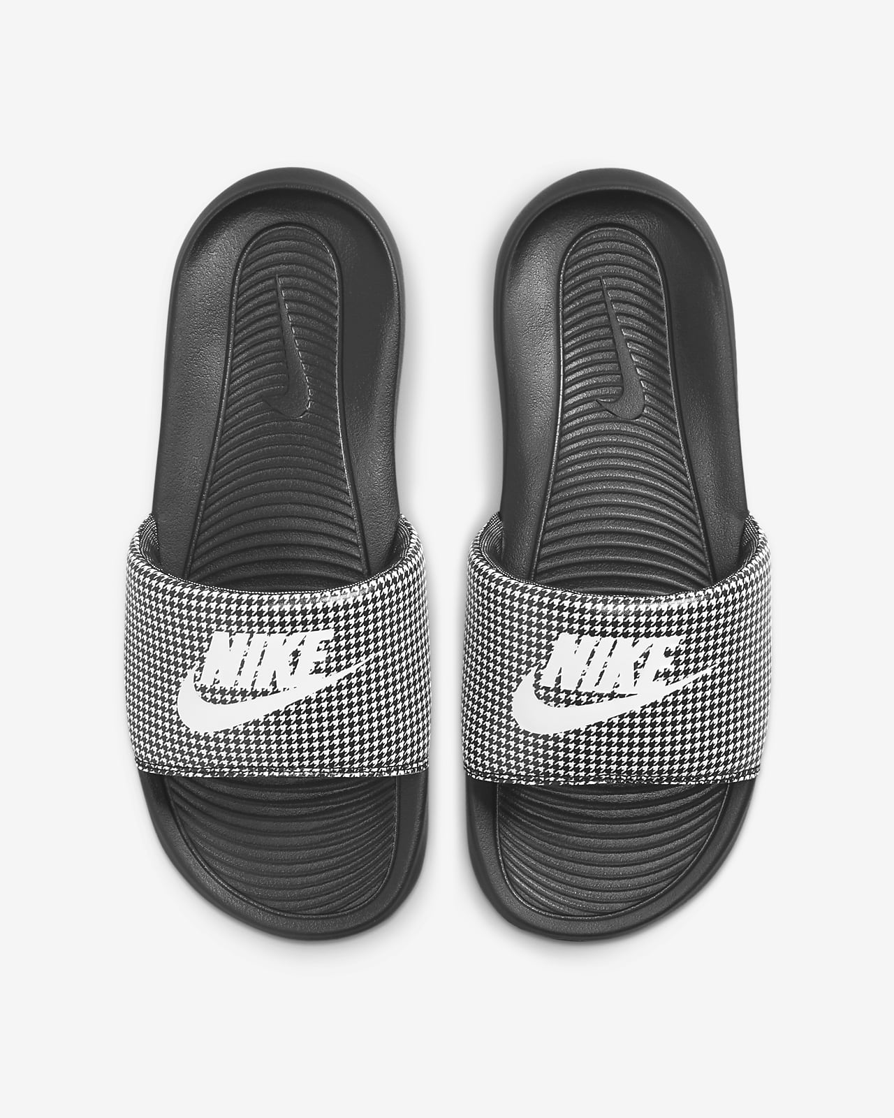 Nike Victori One Damen-Slides mit Print. Nike BE