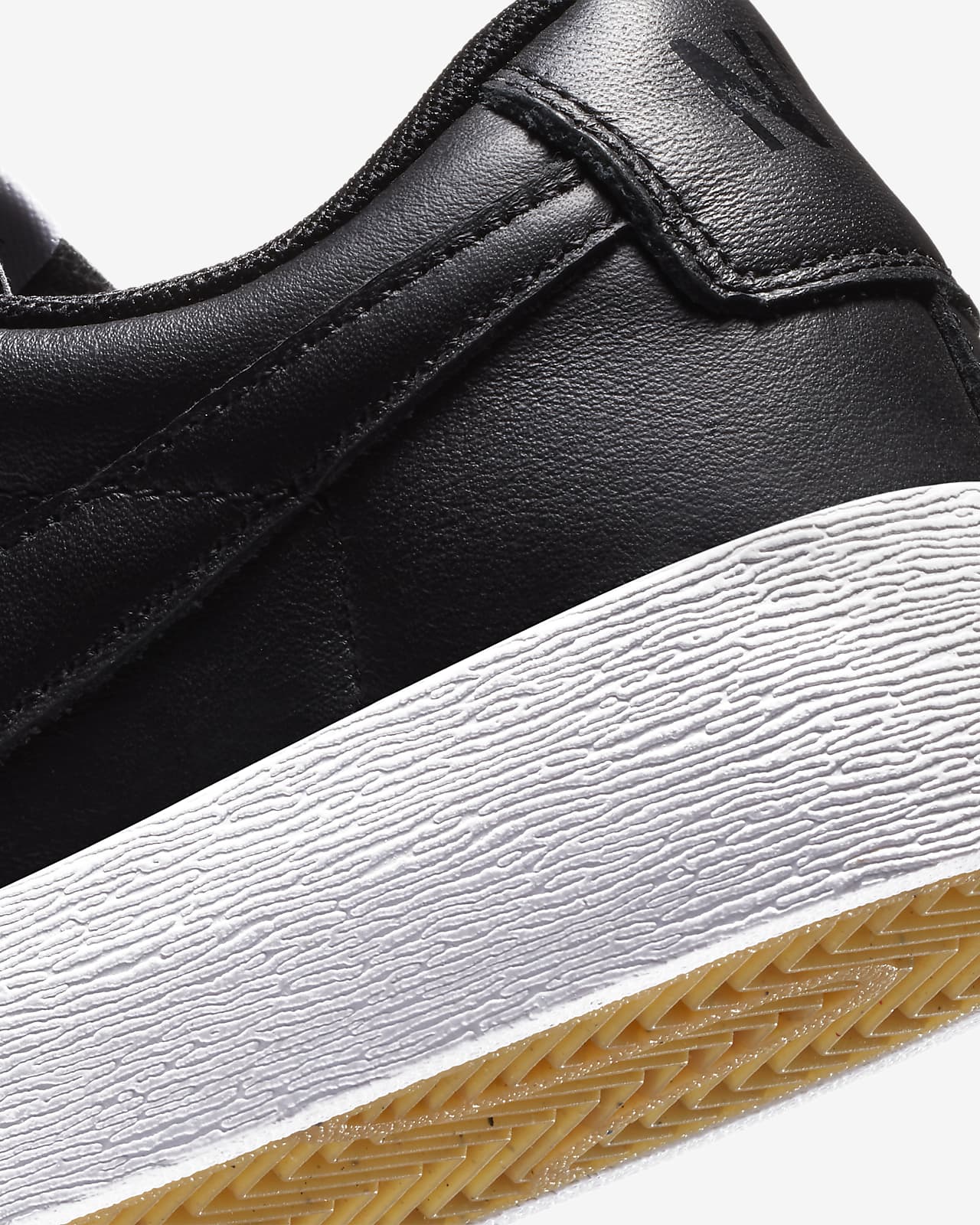 nike blazer low le women's shoe