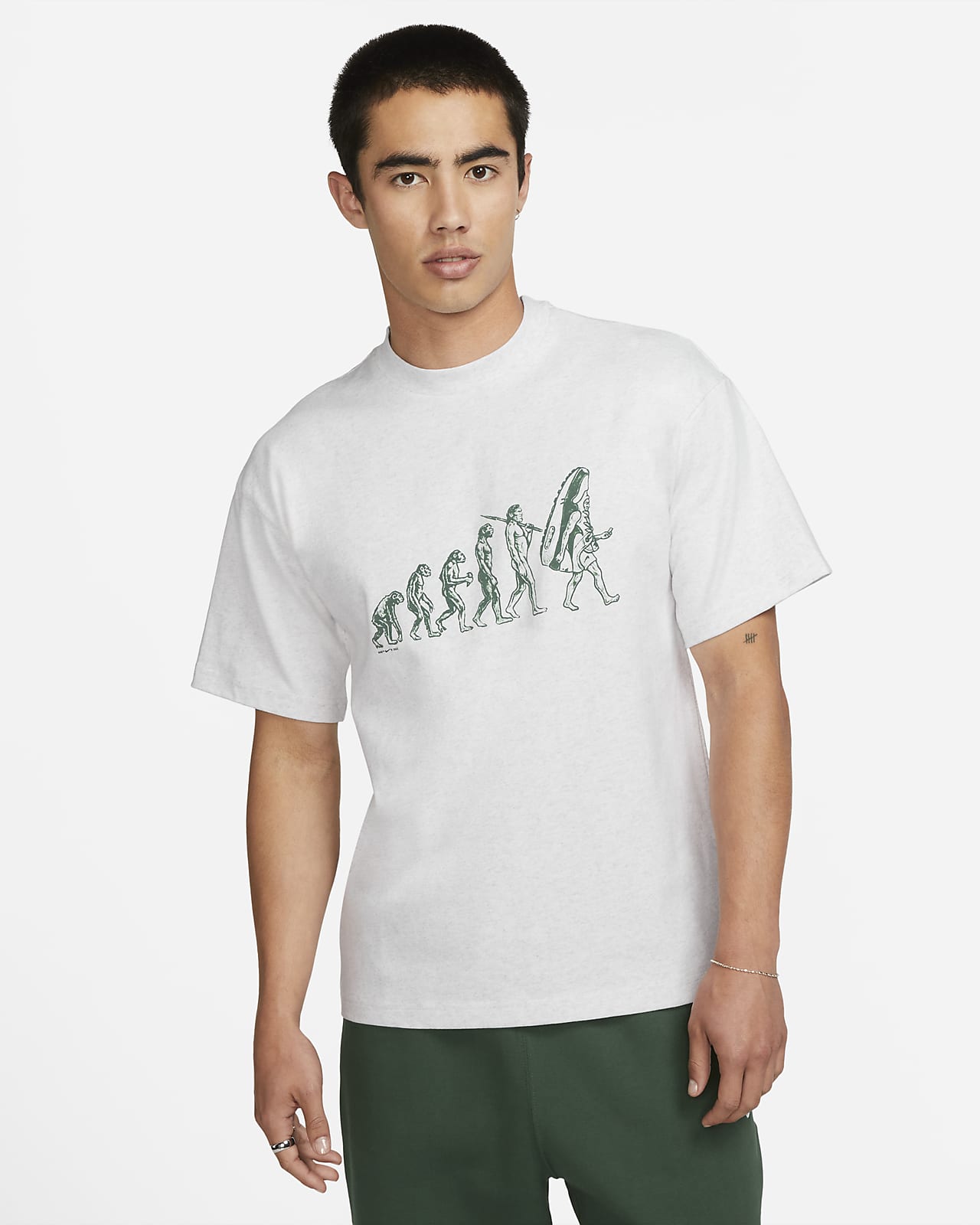 お買い得人気SALE海外Nike Graphic TシャツL Tシャツ/カットソー(半袖/袖なし)