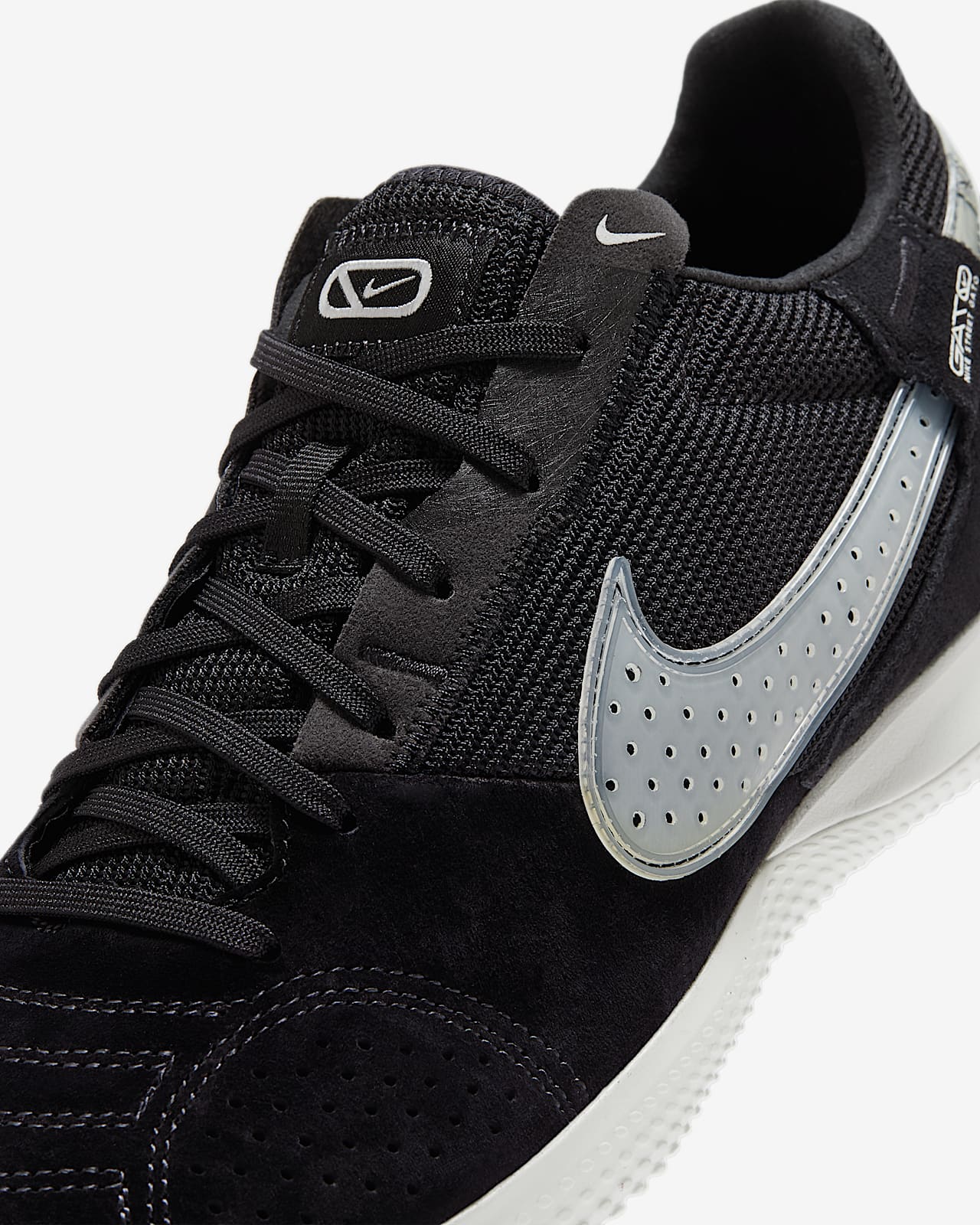 gato preto de nike