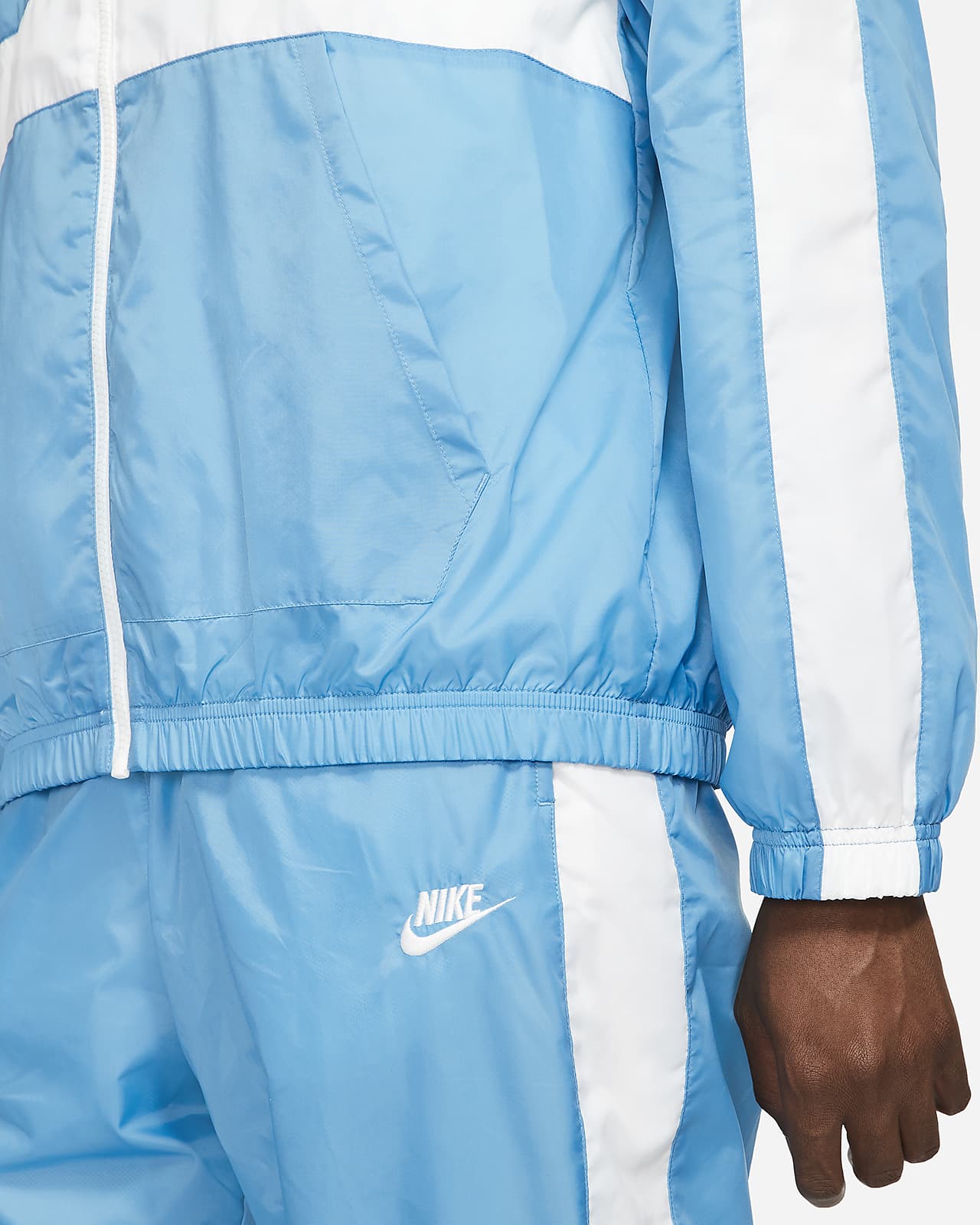 Survêtement à capuche tissé Nike Sportswear pour Homme. Nike CH