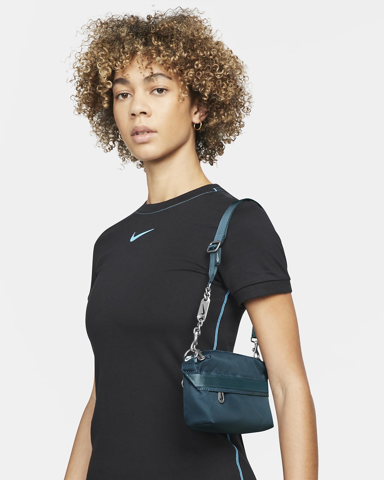 nike futura luxe crossbody