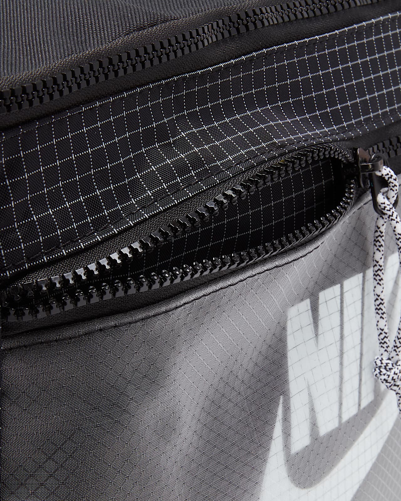 Cangurera Nike Tech (10L). Nike MX