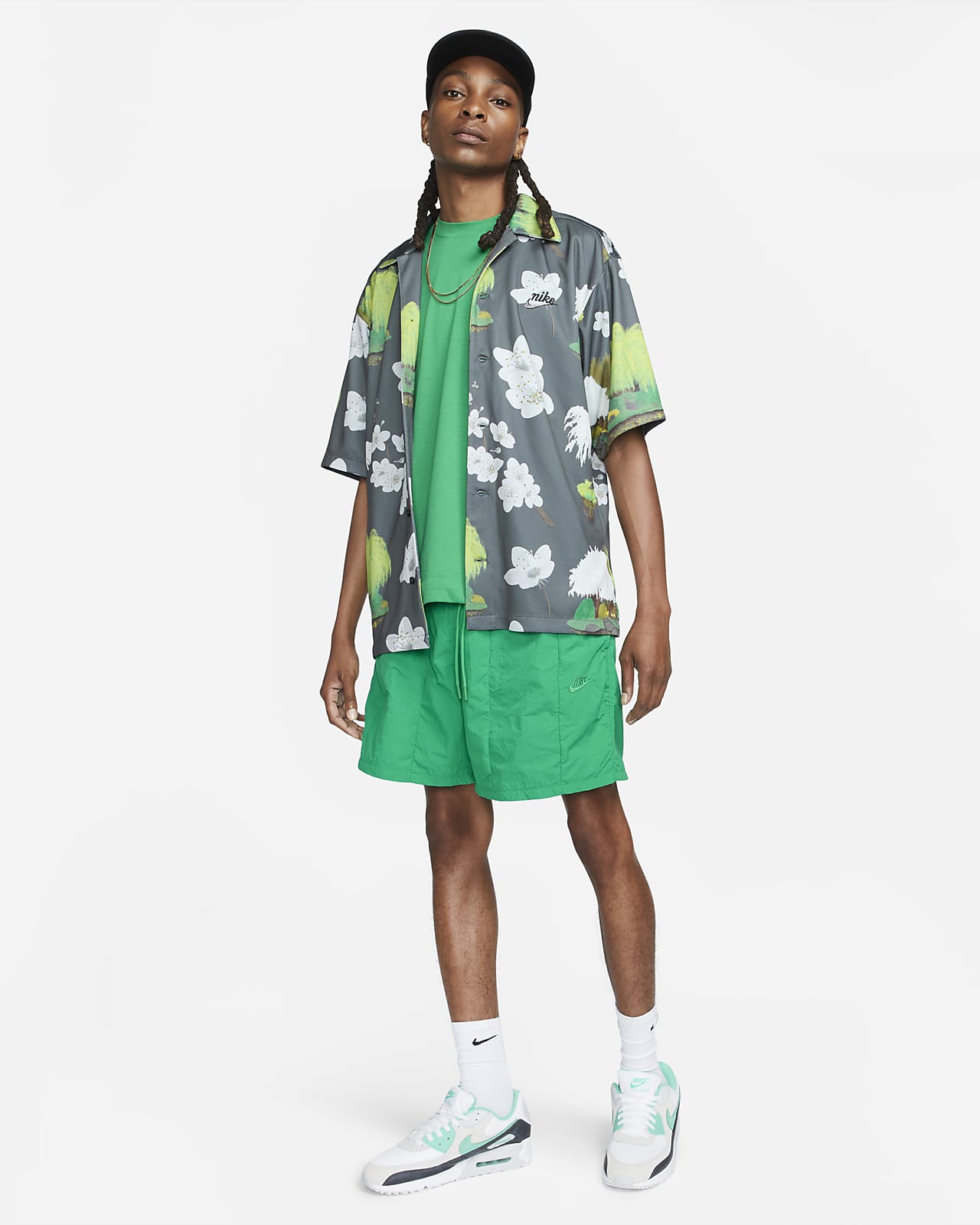 Nike sportswear tech hotsell pack men's woven shorts