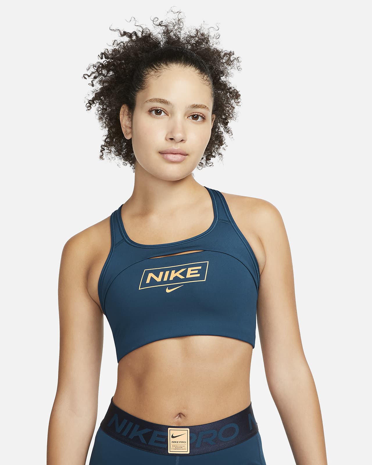 Nike Swoosh sports-BH uten polstring med middels støtte og trykk til dame