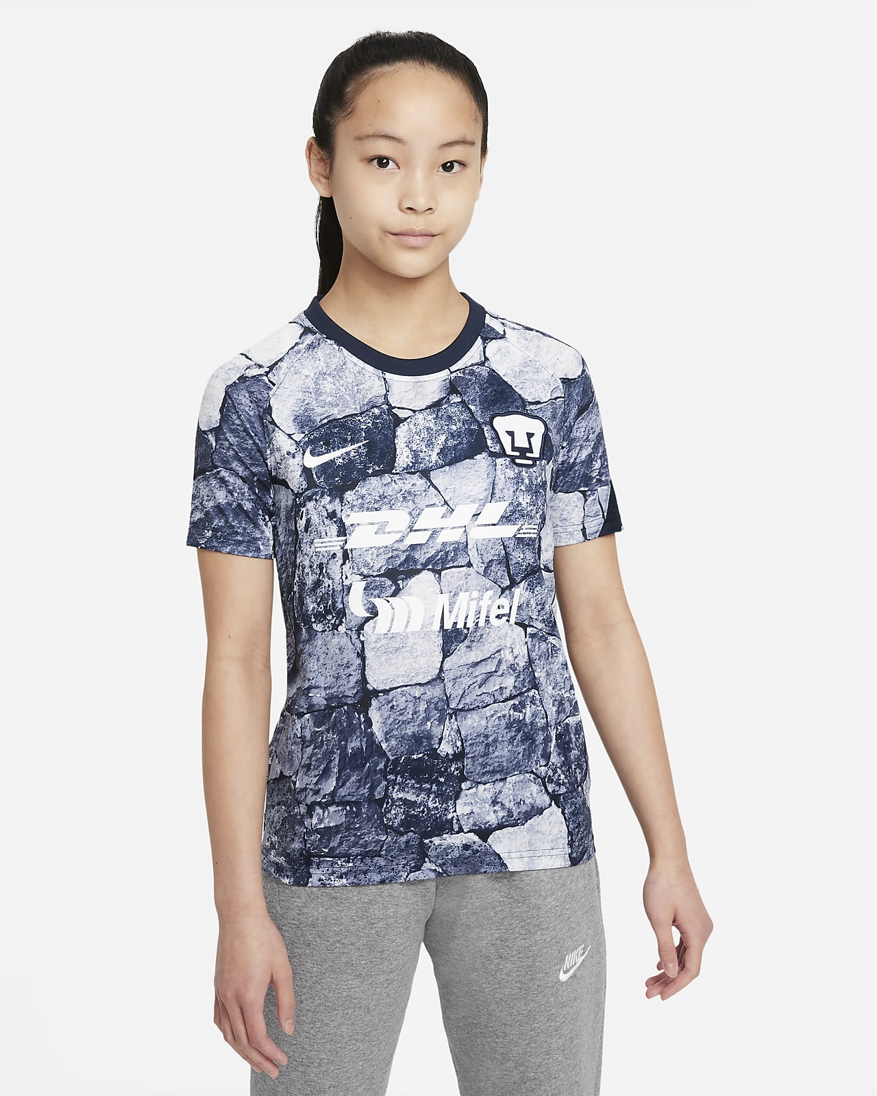 Playera de fútbol para antes del partido Nike Dri-FIT para niños talla  grande Pumas UNAM. Nike MX