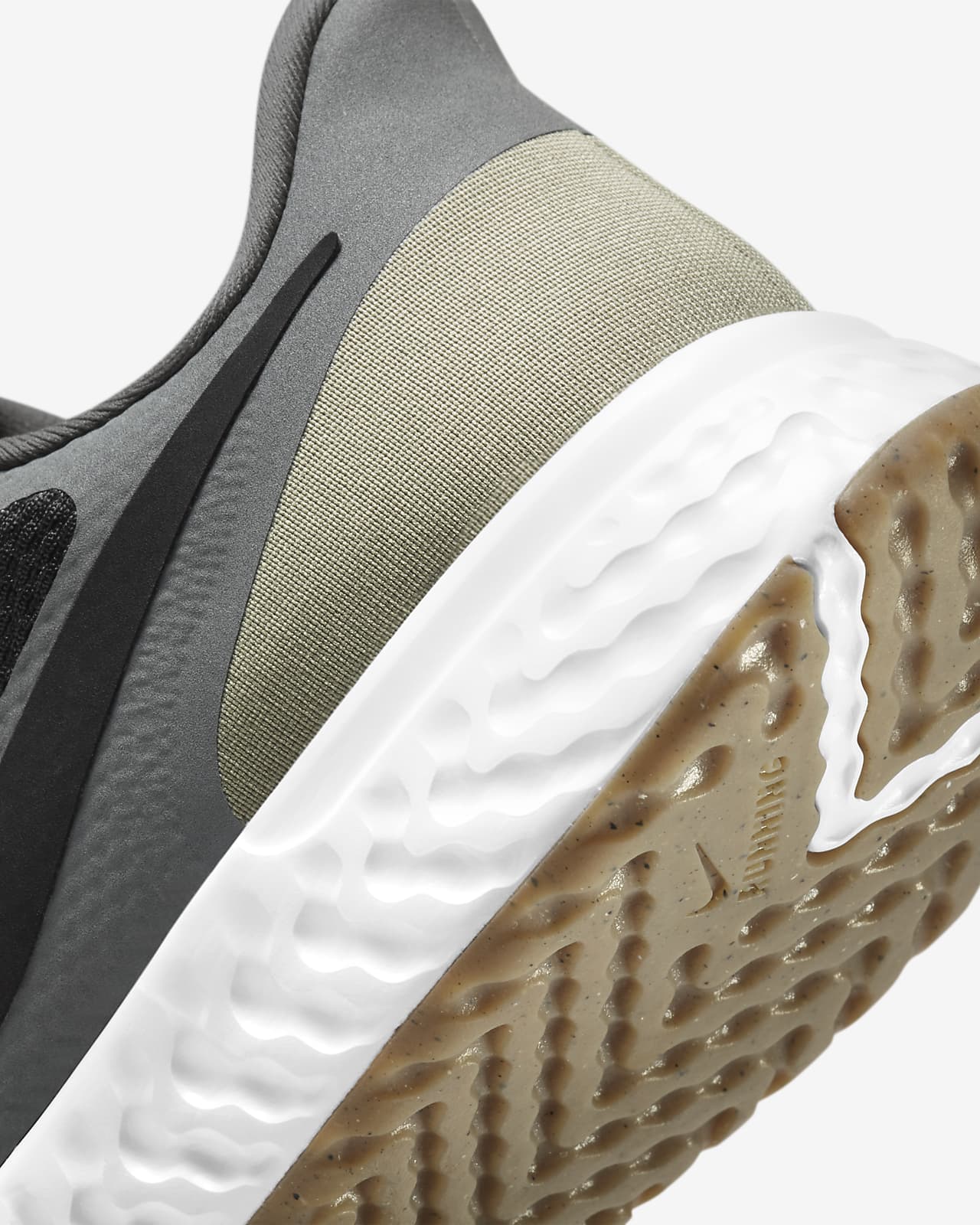 nike revolution running