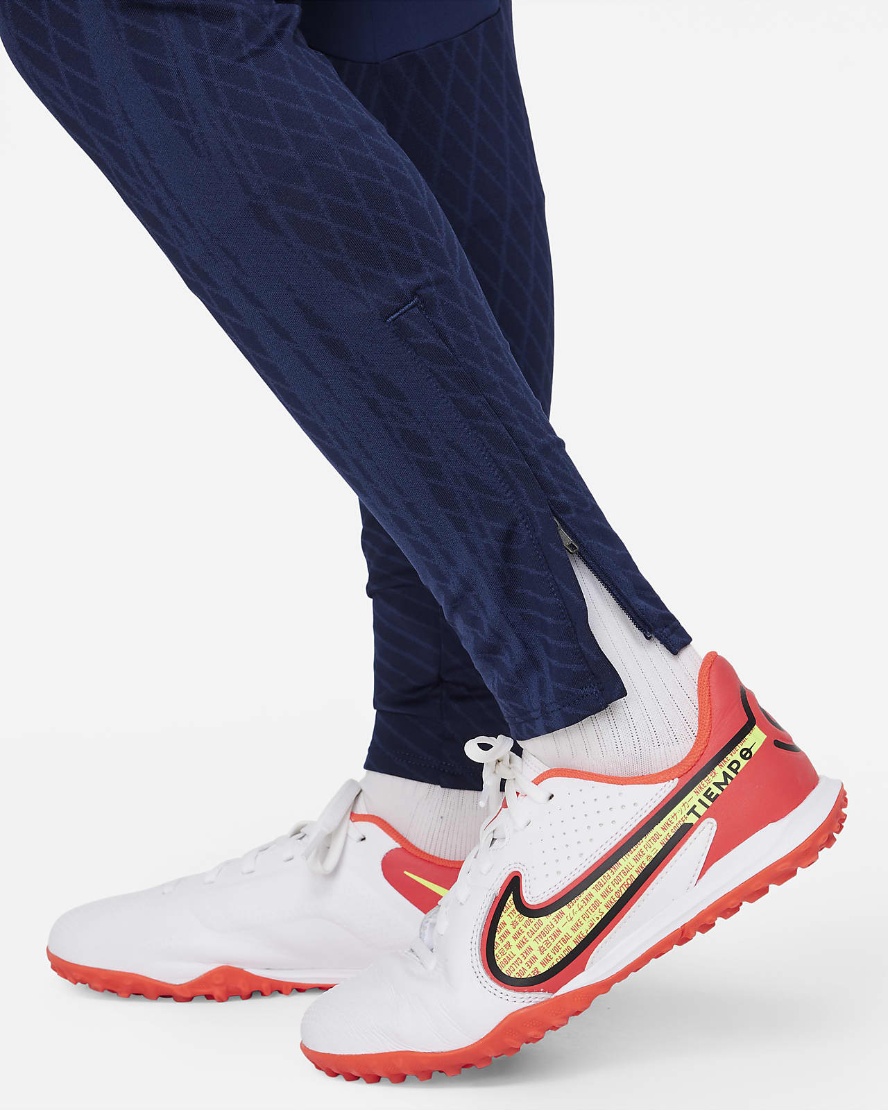 Nike Dri-FIT Strike Older Kids' Football Pants